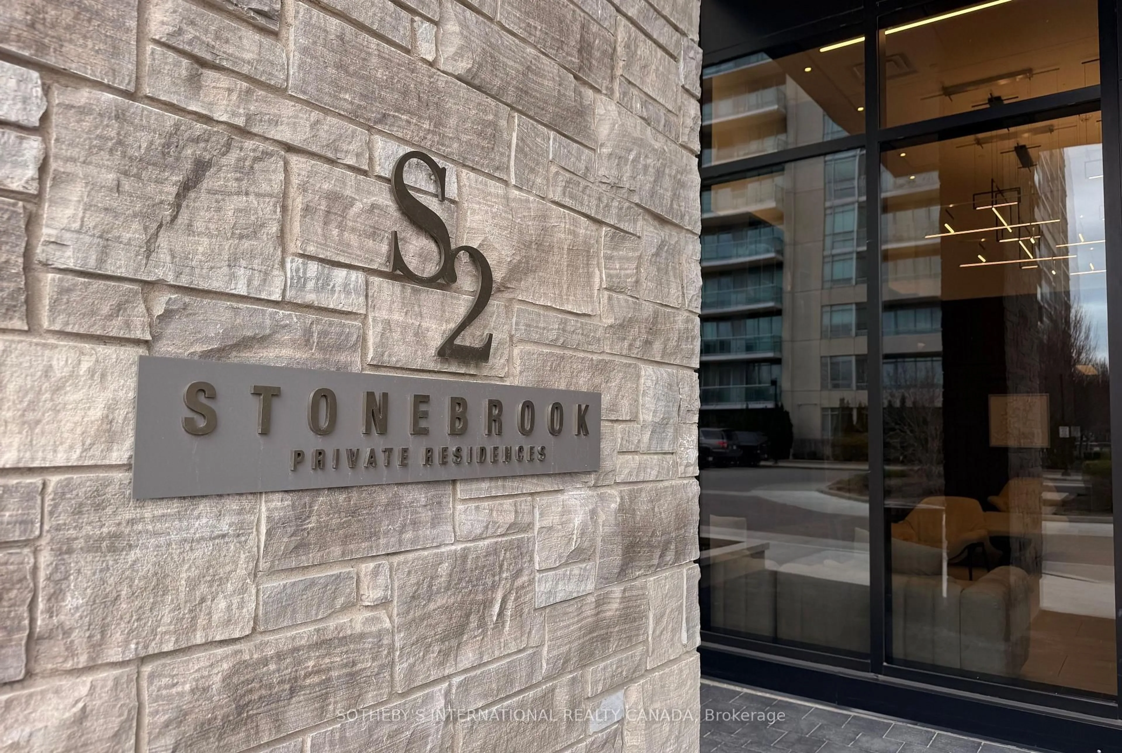 Indoor foyer for 1035 Southdown Rd #212, Mississauga Ontario L5J 0A2