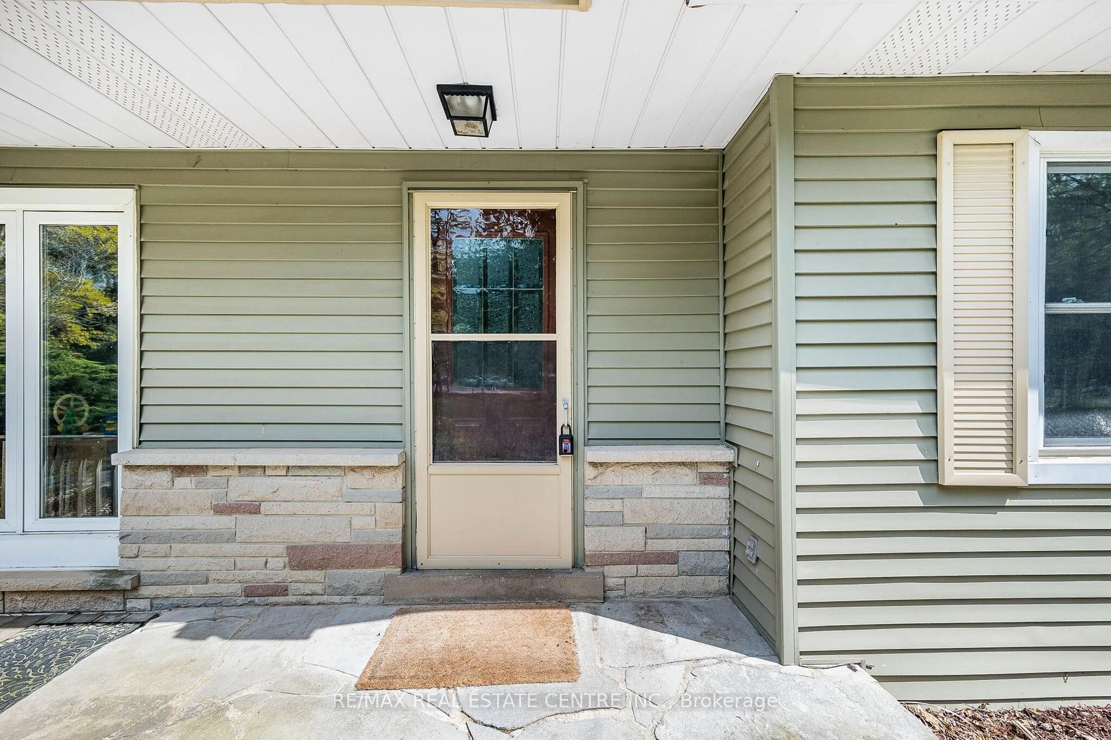 Unknown for 1368 2 Sdrd, Burlington Ontario L7P 0G9