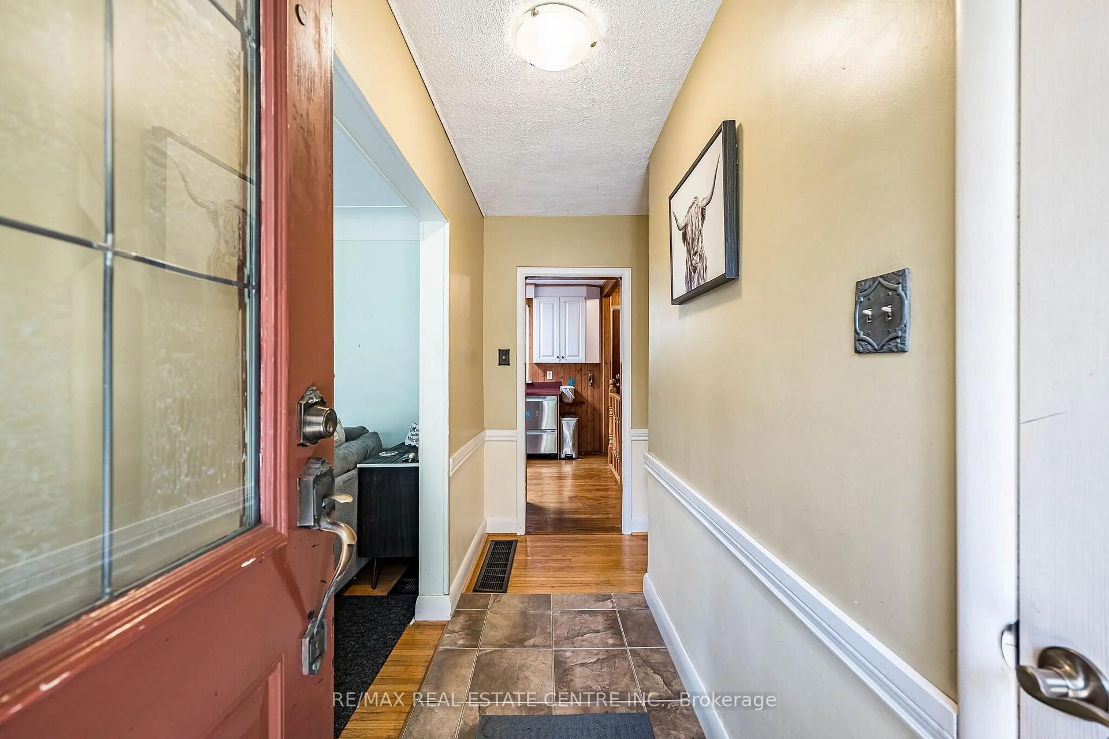 Indoor entryway for 1368 2 Sdrd, Burlington Ontario L7P 0G9