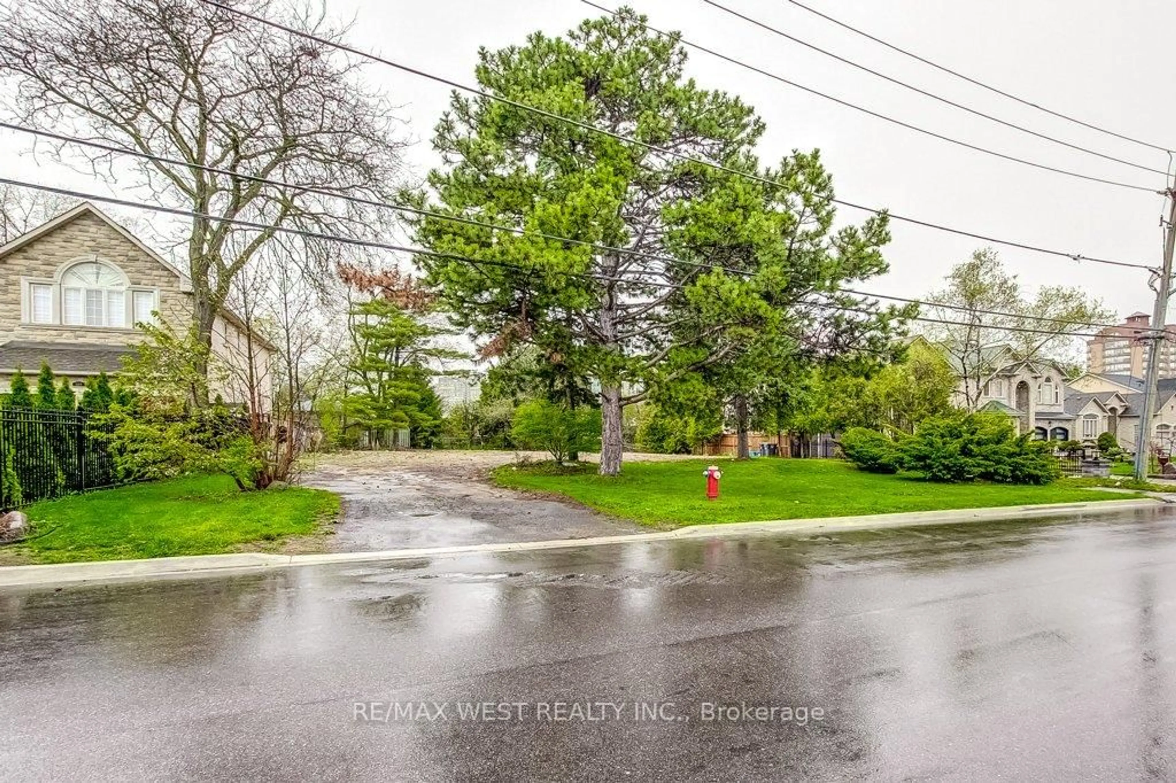 Blurry image for Part Lot 1 Fairview Rd, Mississauga Ontario L5B 1K7