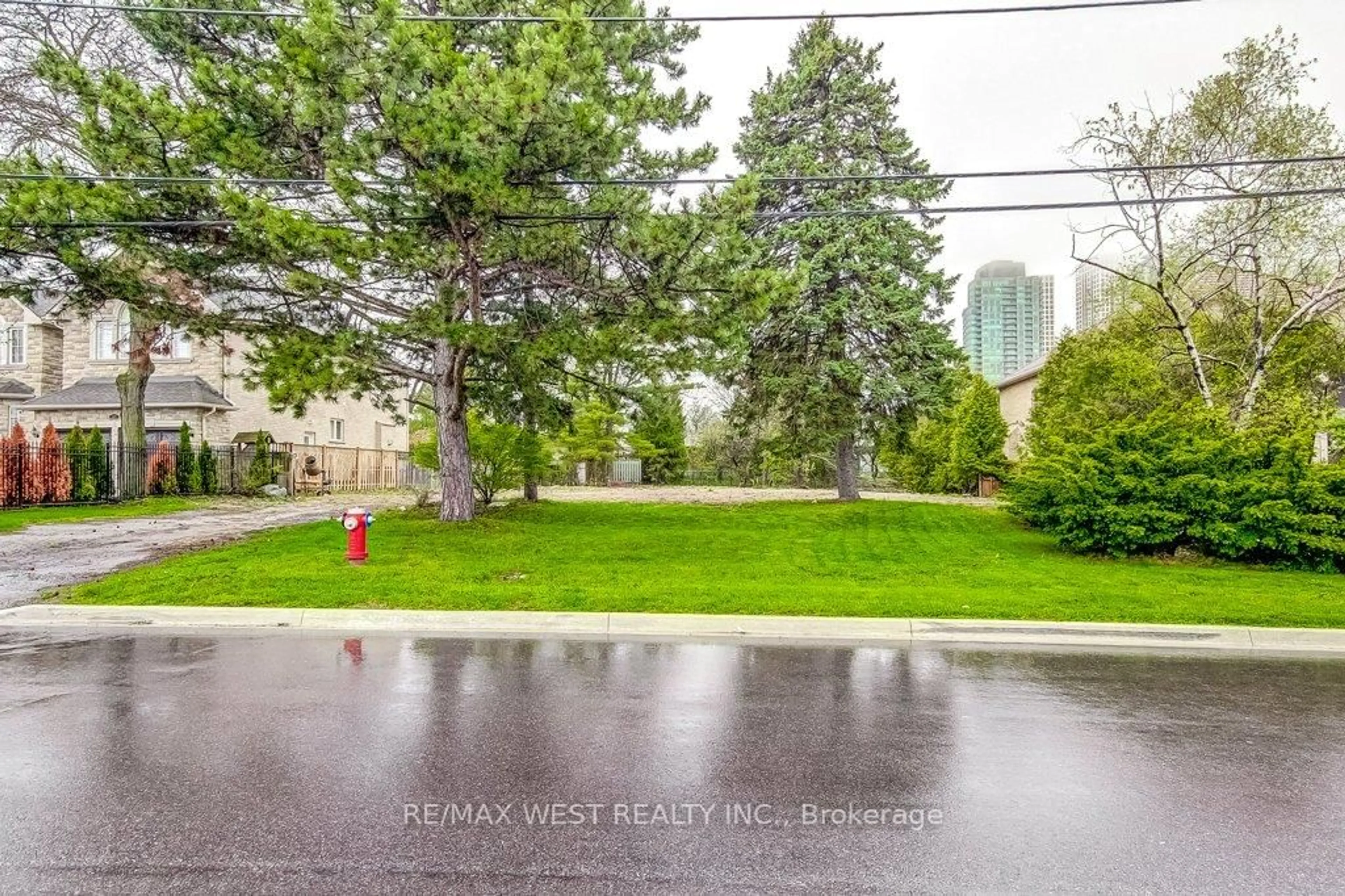 Patio, street for Part Lot 1 Fairview Rd, Mississauga Ontario L5B 1K7