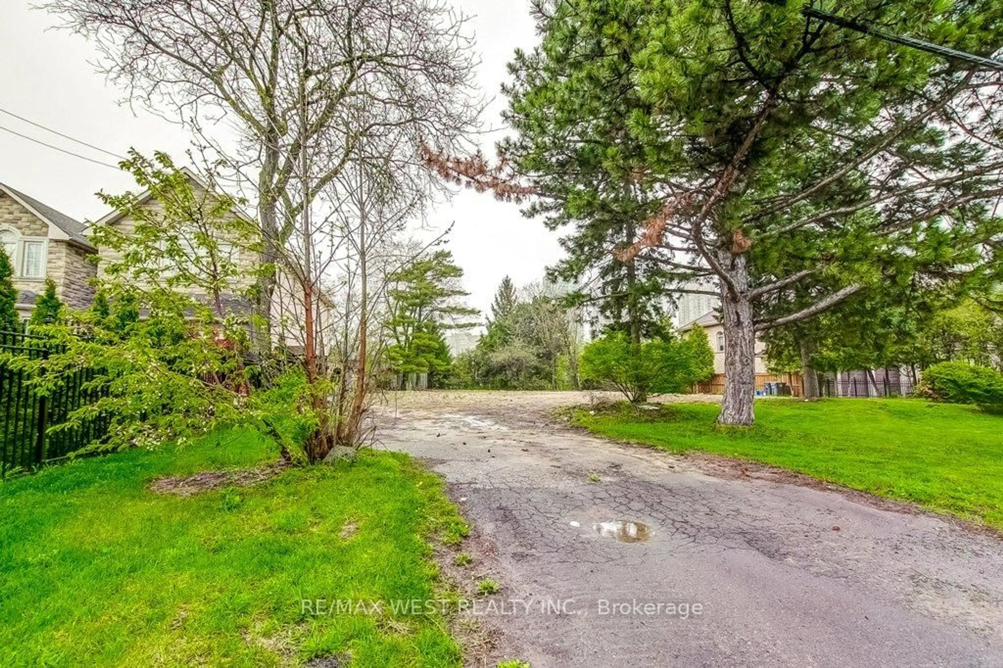 A pic from outside/outdoor area/front of a property/back of a property/a pic from drone, forest/trees view for Part Lot 2 Fairview Rd, Mississauga Ontario L5B 1K7