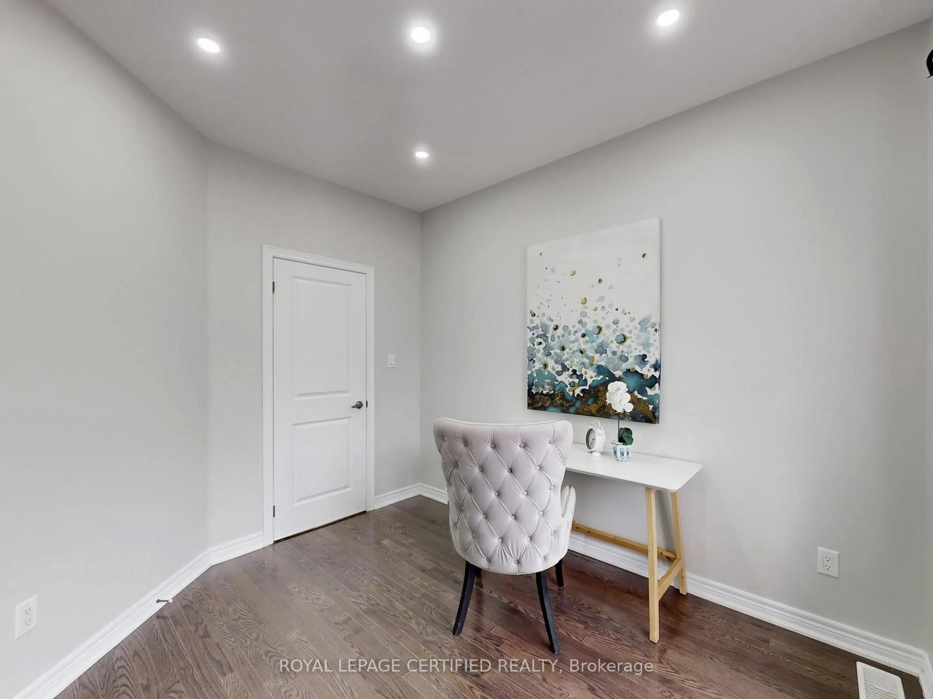 Indoor entryway for 20 Naperton Dr, Brampton Ontario L6R 0Z5