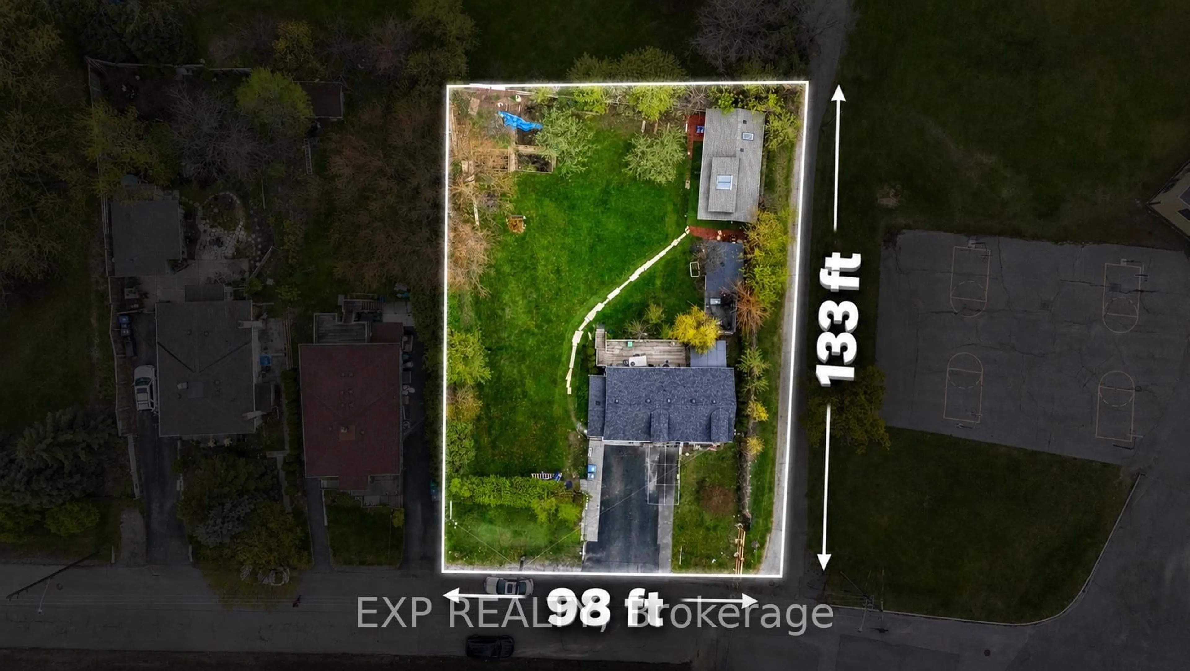 A pic from outside/outdoor area/front of a property/back of a property/a pic from drone, street for 58 RUTLEDGE Rd, Mississauga Ontario L5M 1H4