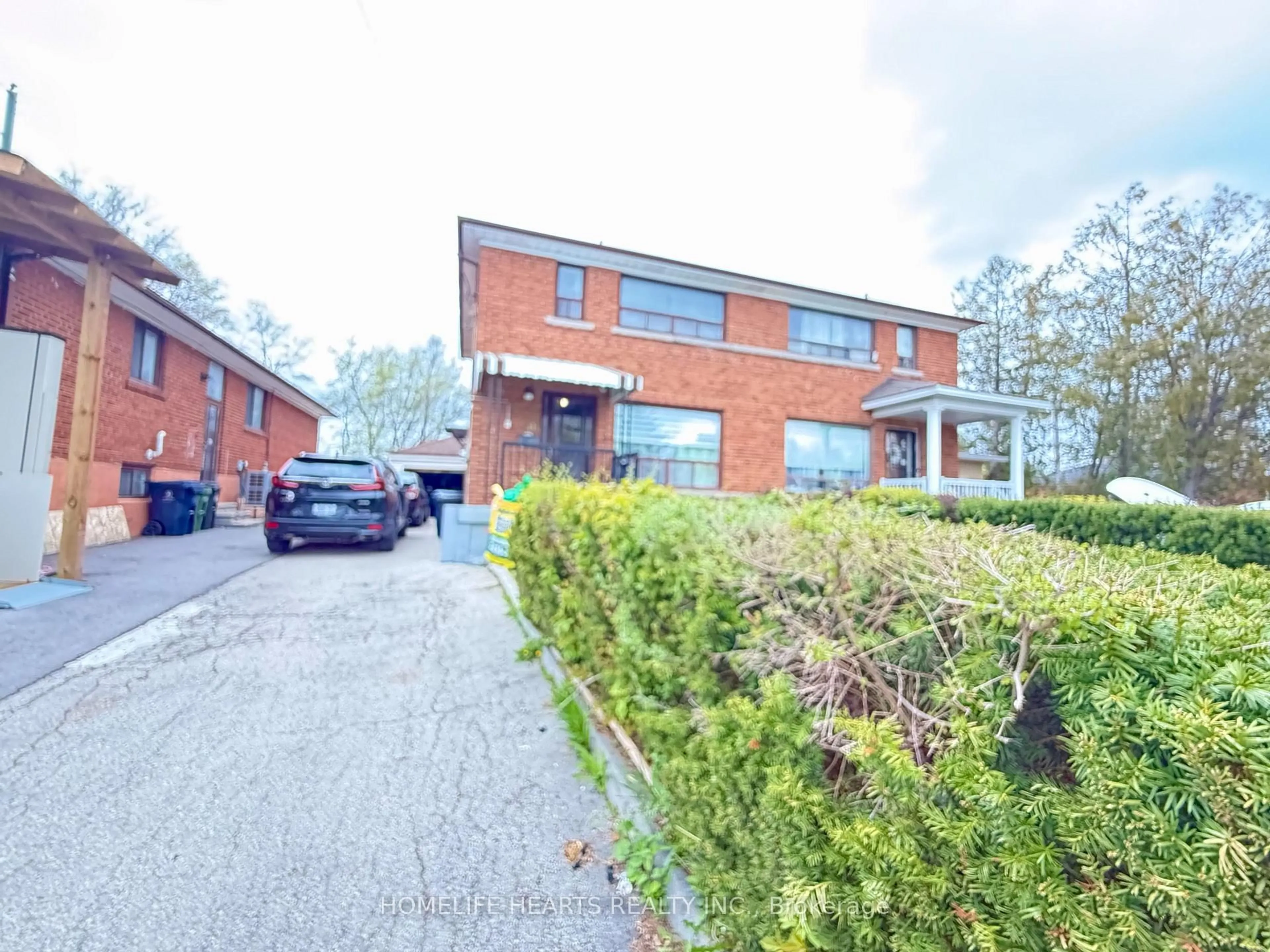 A pic from outside/outdoor area/front of a property/back of a property/a pic from drone, building for 70 Fernando Rd, Toronto Ontario M9M 2P6
