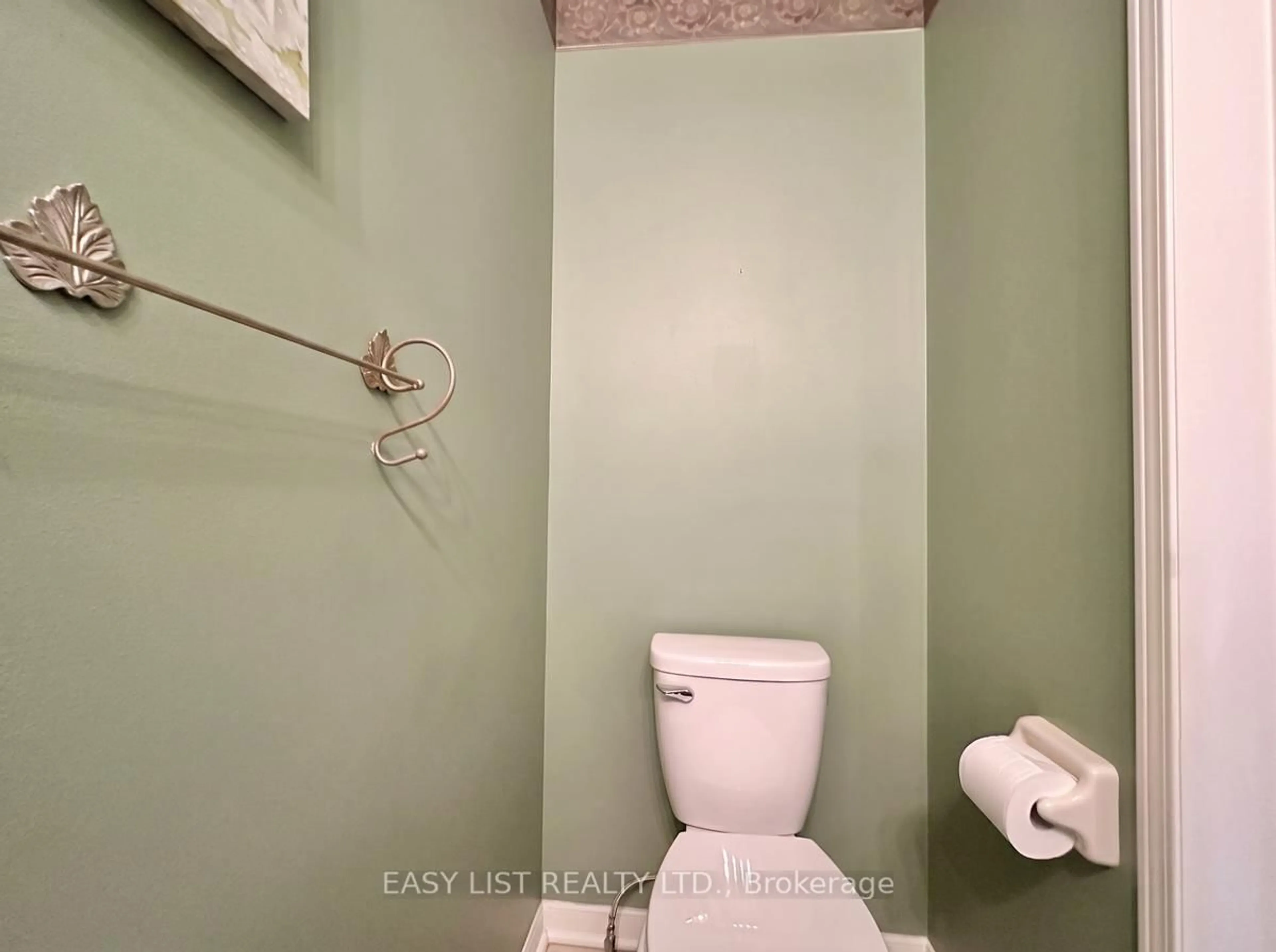 Standard bathroom, floor is not visible for 1104 Carding Mill Pl, Mississauga Ontario L5W 1C4