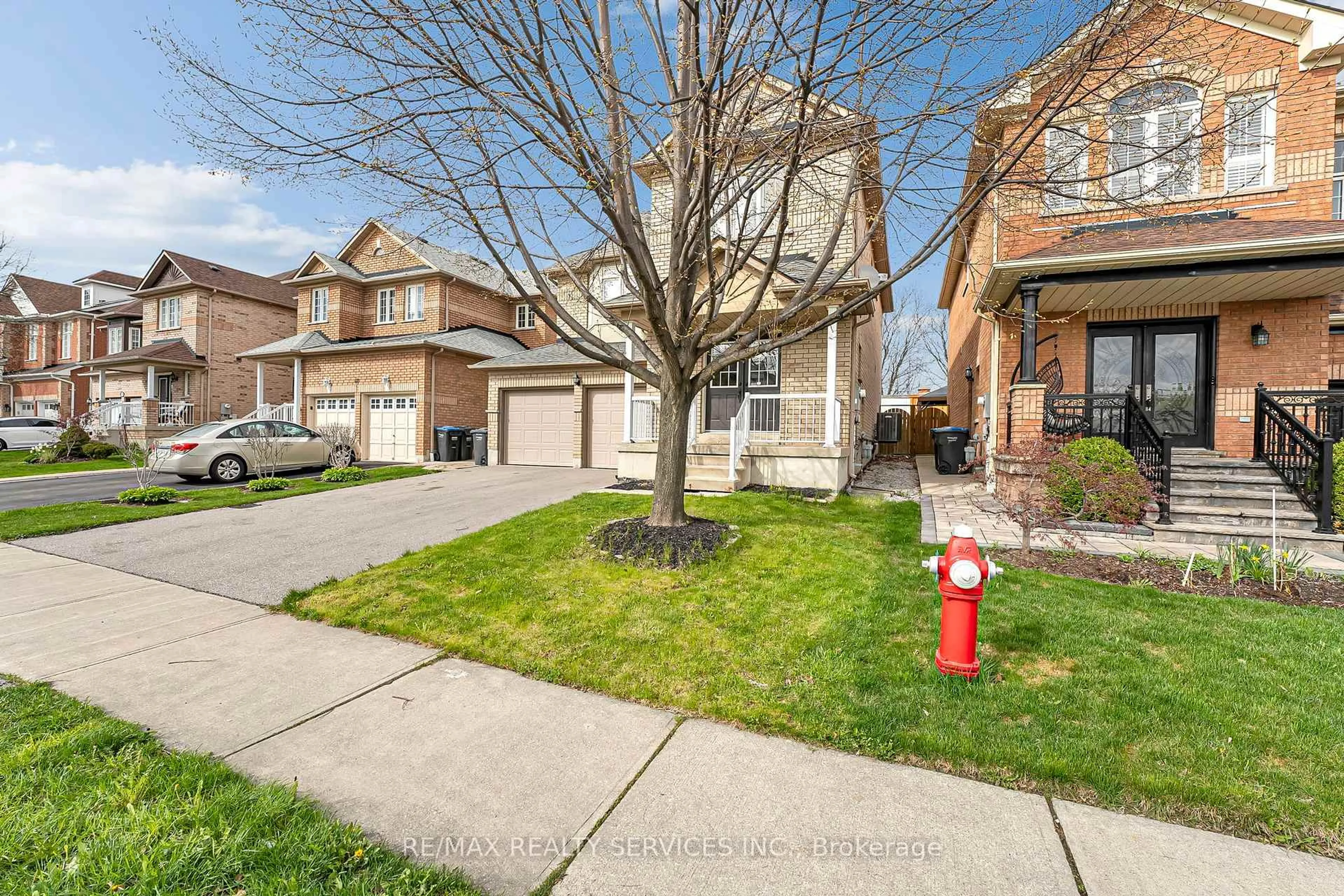 A pic from outside/outdoor area/front of a property/back of a property/a pic from drone, street for 46 Ryegrass Cres, Brampton Ontario L7A 3K8