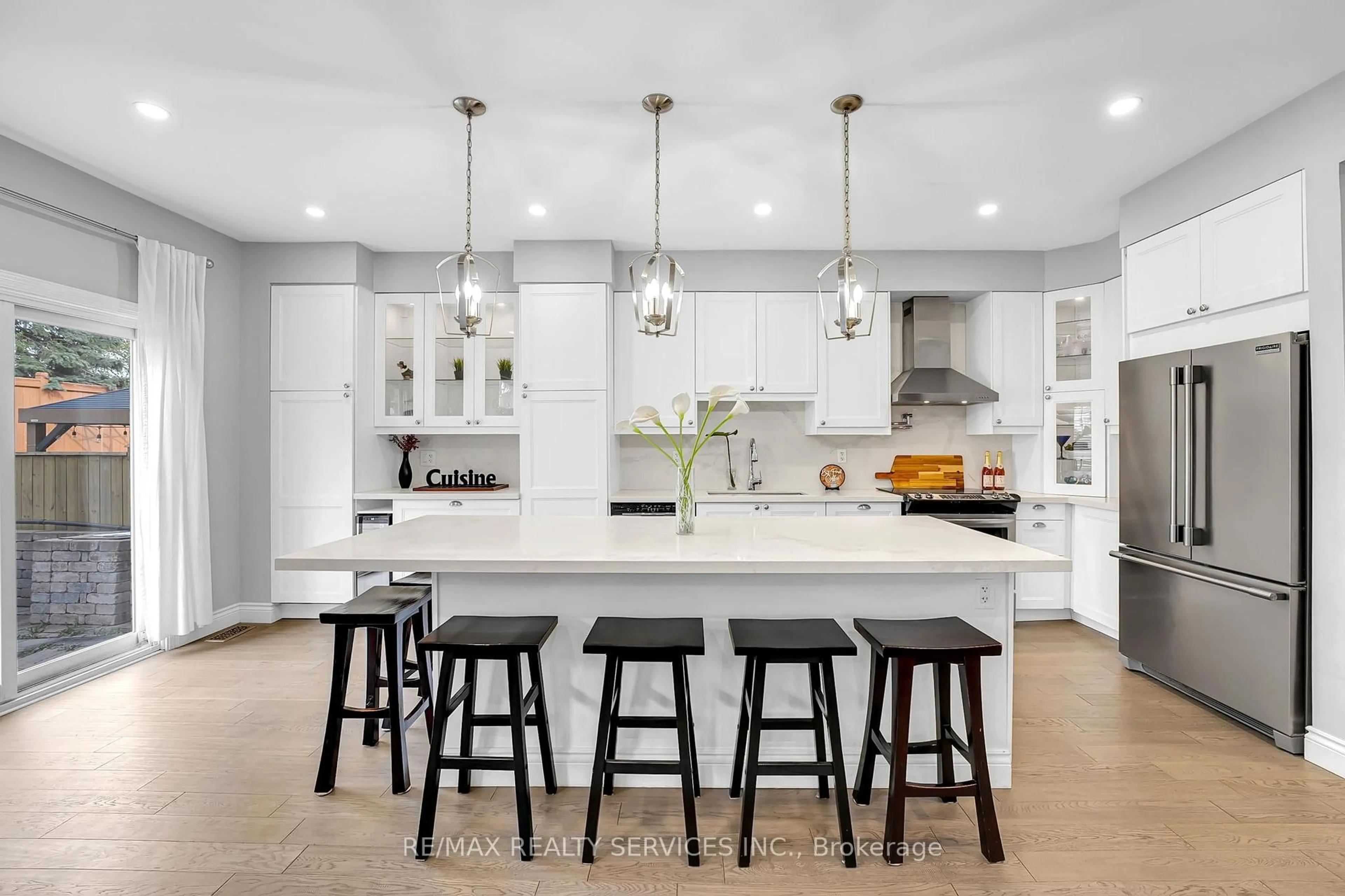 Contemporary kitchen, unknown for 46 Ryegrass Cres, Brampton Ontario L7A 3K8