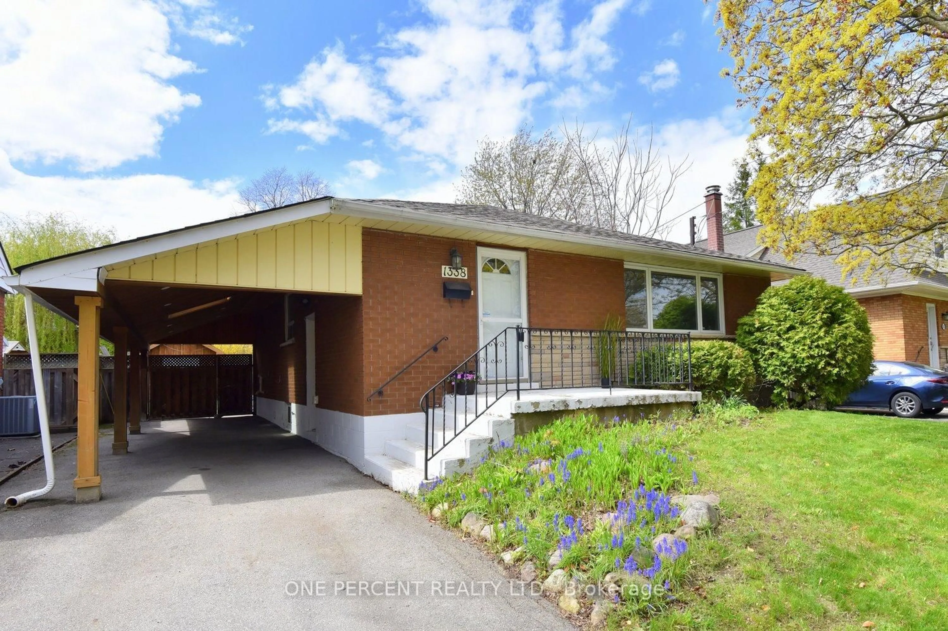 Home with brick exterior material, street for 1338 De Quincy Cres, Burlington Ontario L7P 1E4