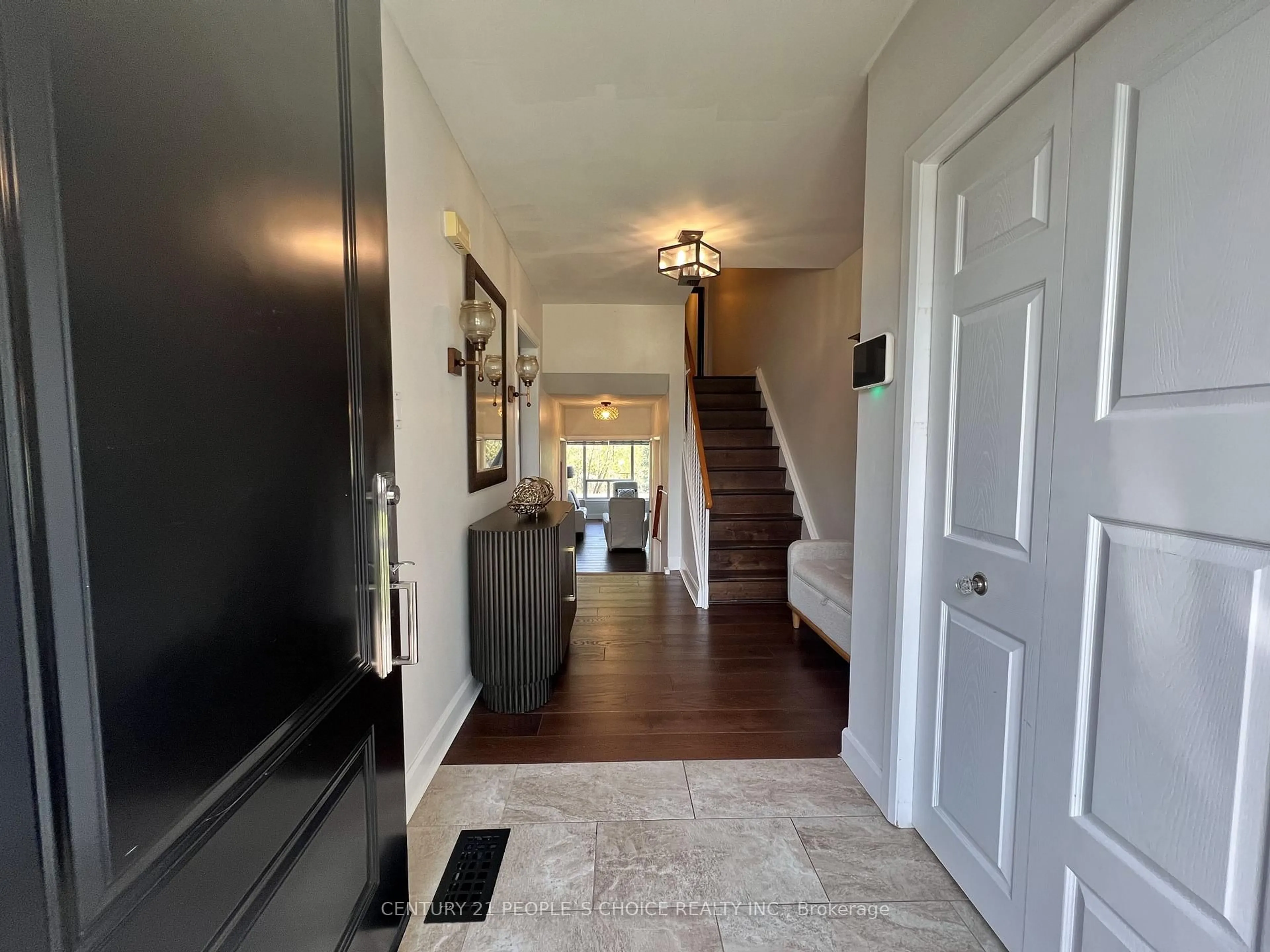 Indoor entryway for 73 Newlin Cres, Toronto Ontario M3L 1X5