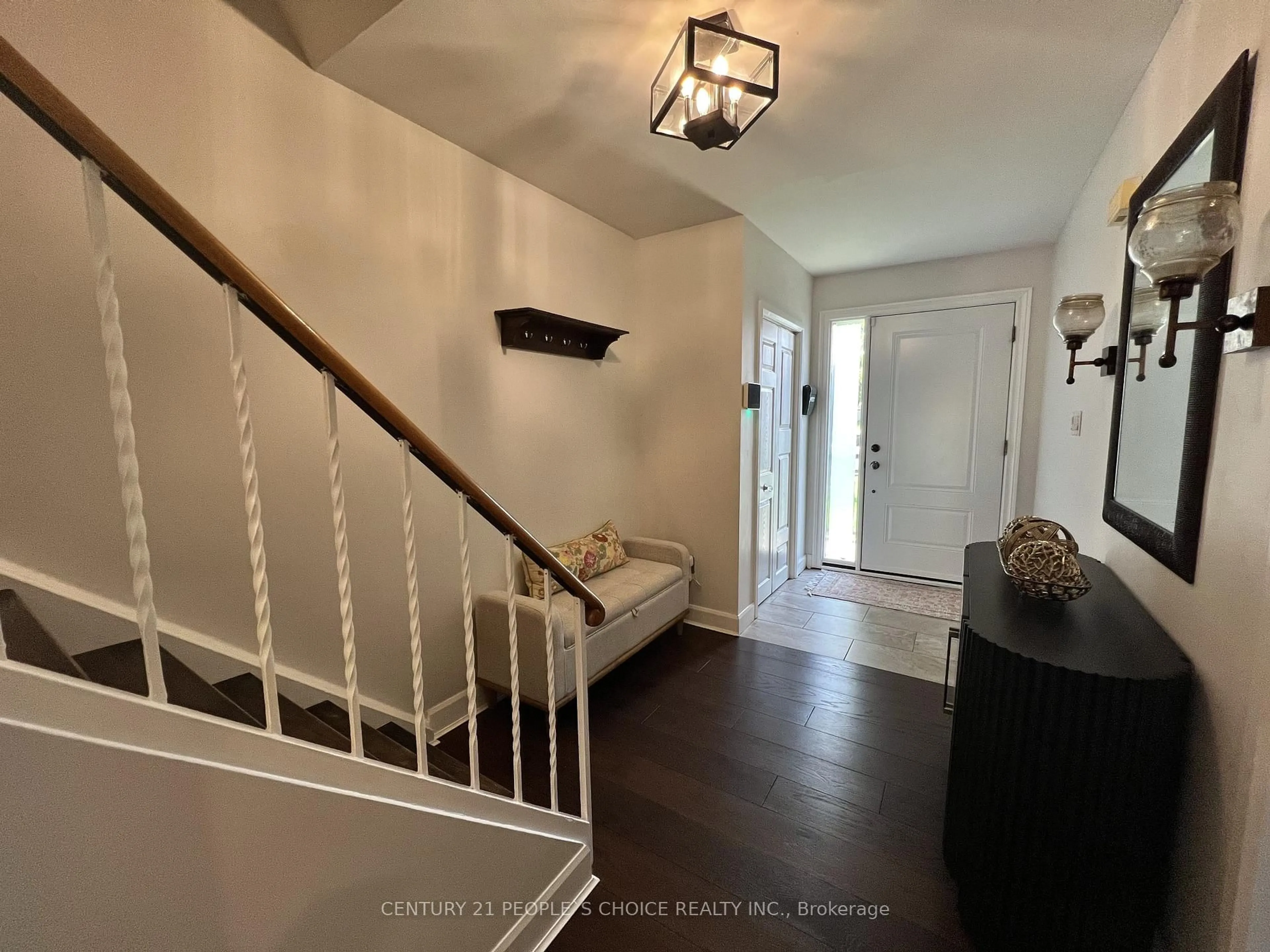 Indoor entryway for 73 Newlin Cres, Toronto Ontario M3L 1X5