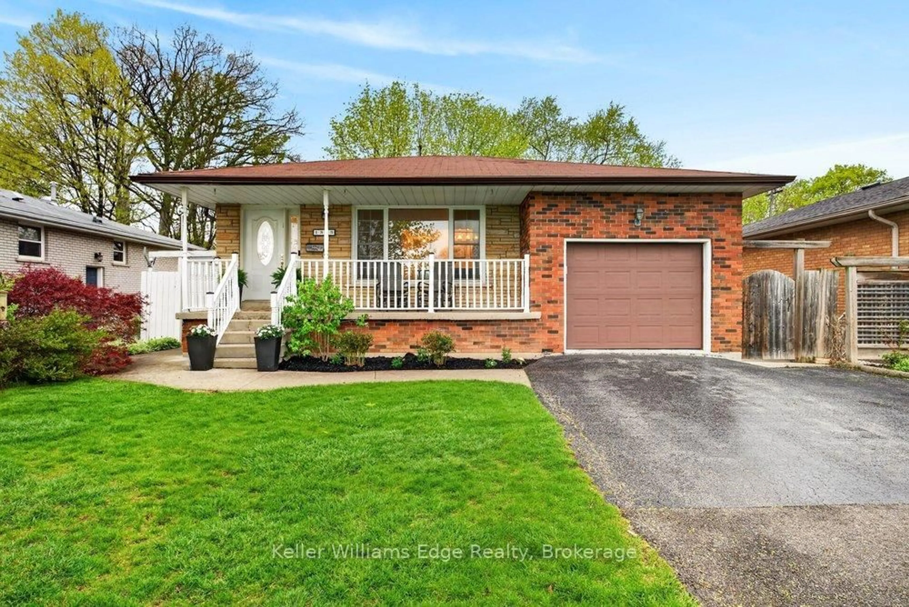 Home with brick exterior material, street for 1313 Tavistock Dr, Burlington Ontario L7P 2N8