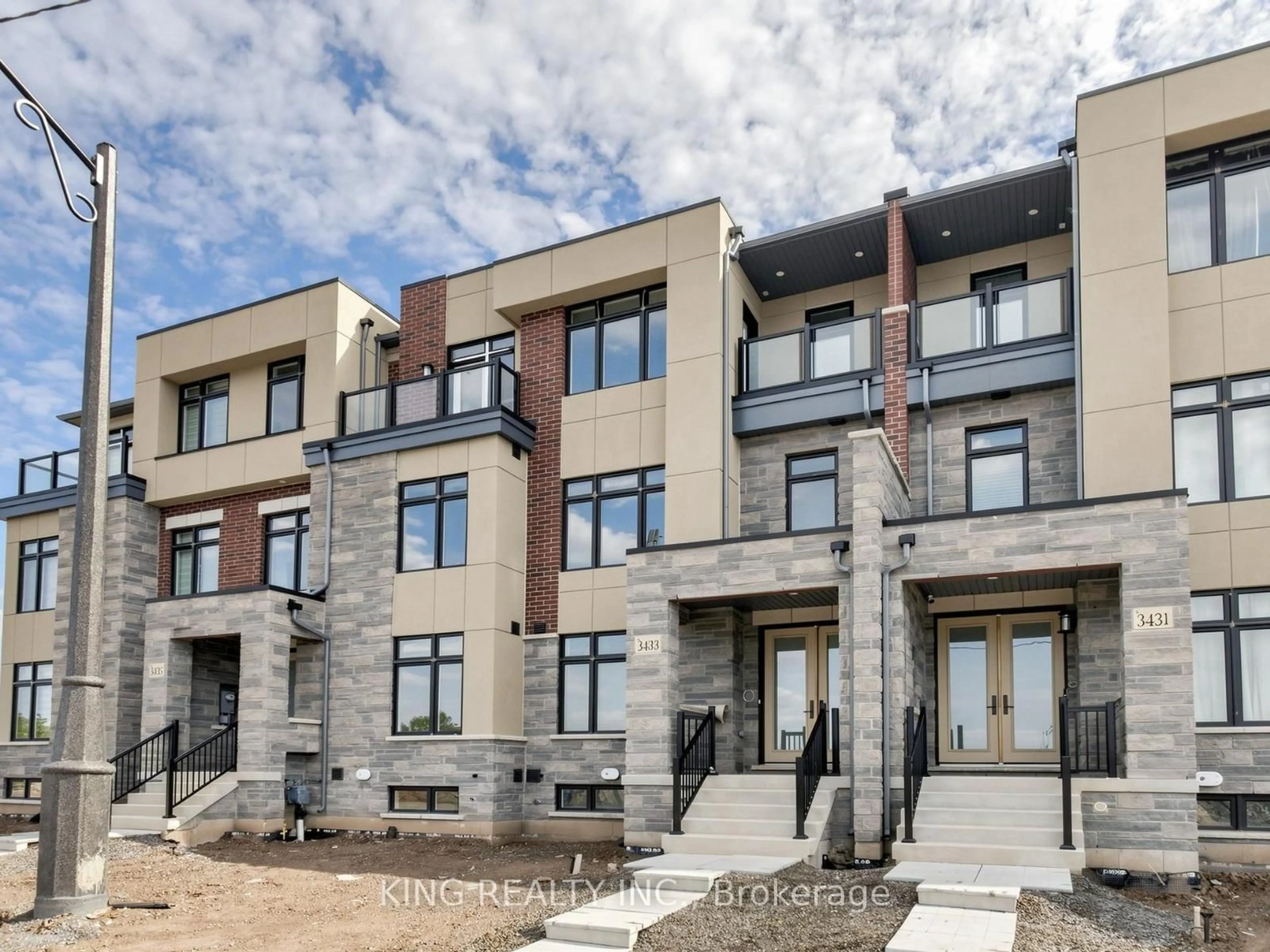 Home with brick exterior material, unknown for 3433 Preserve Dr, Oakville Ontario L6M 4K1