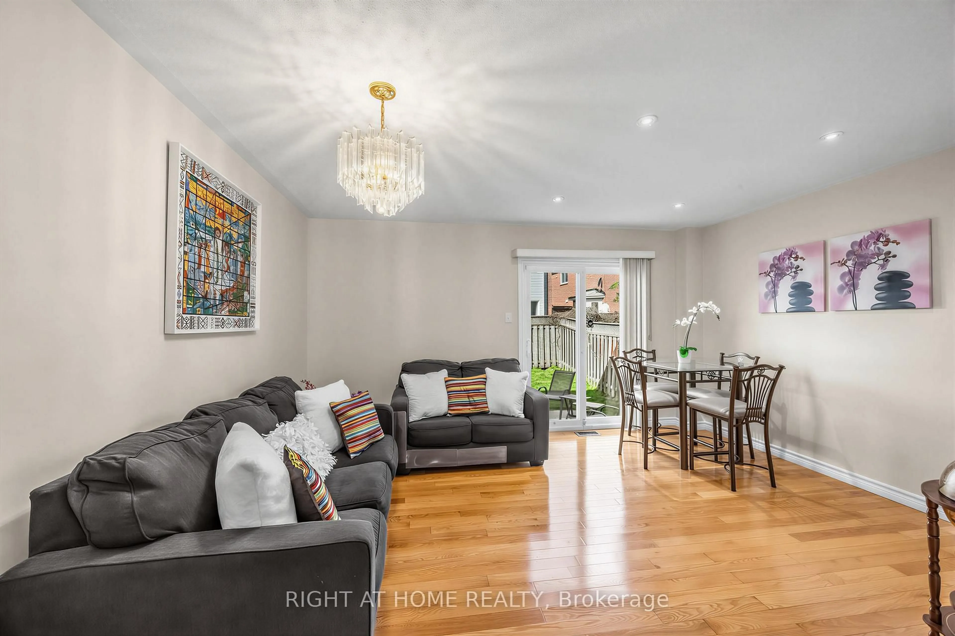 Living room with furniture, unknown for 5512 Whistler Cres, Mississauga Ontario L4Z 3R4