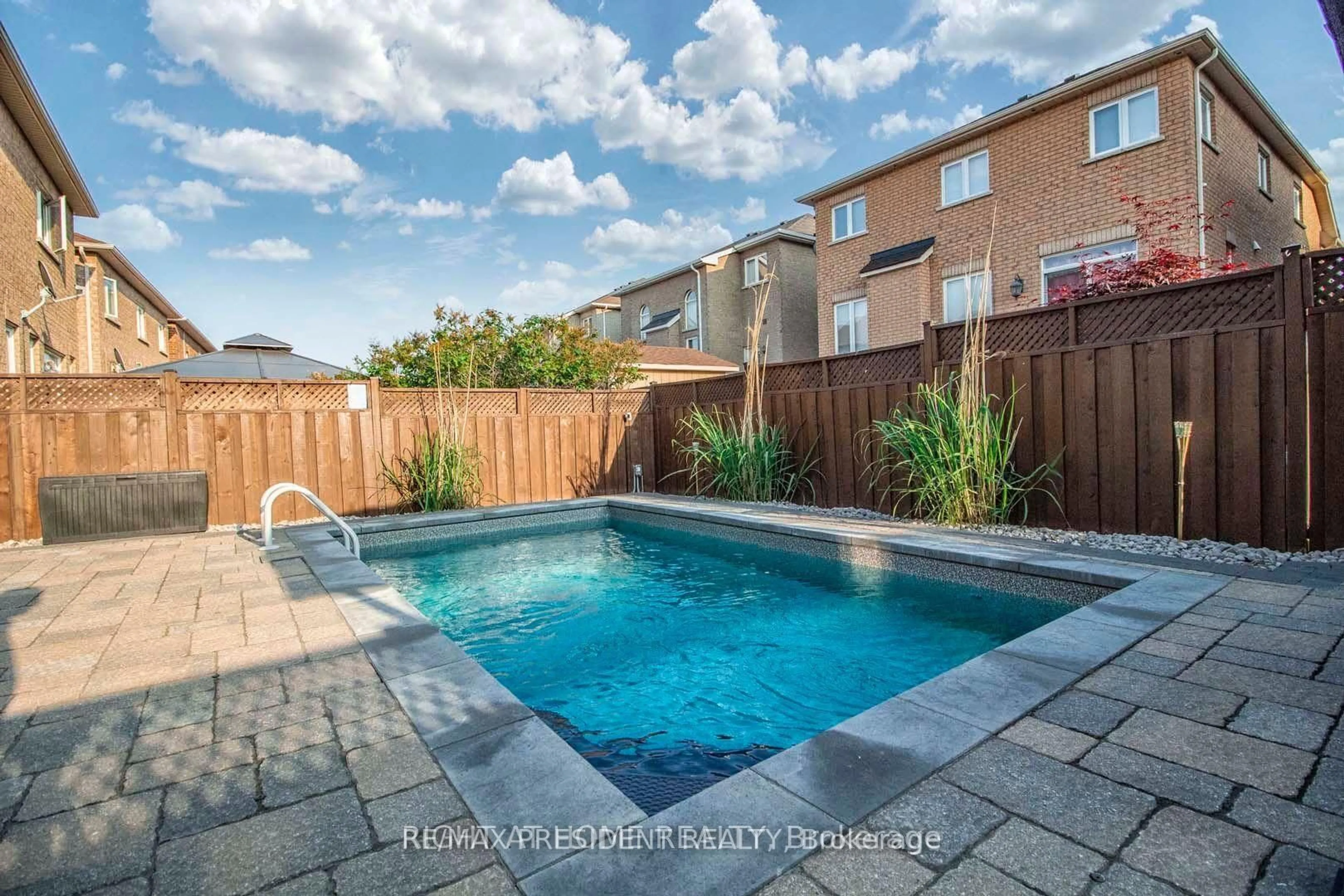 Pool for 44 Robitaille Dr, Brampton Ontario L6R 0H6