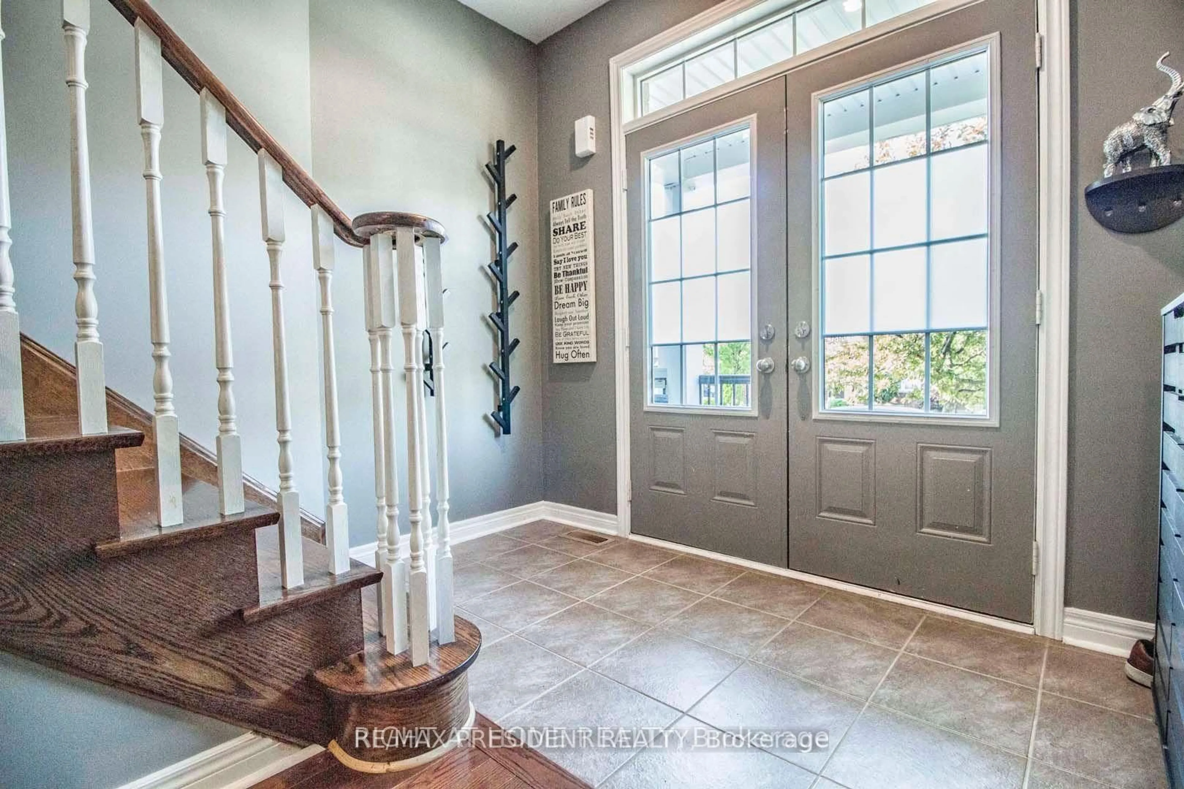 Indoor entryway for 44 Robitaille Dr, Brampton Ontario L6R 0H6