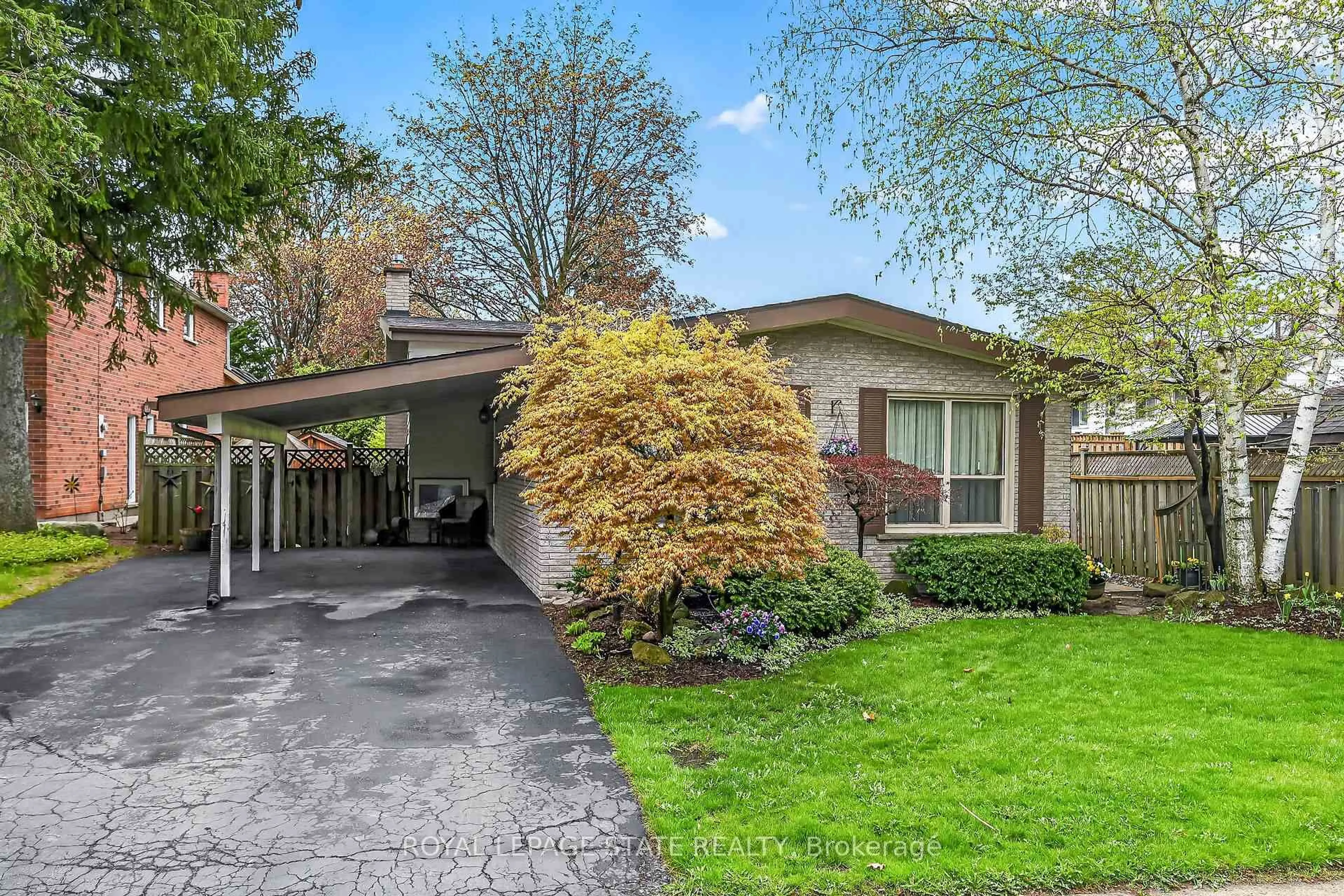 Unknown for 582 Woodview Rd, Burlington Ontario L7N 3A1