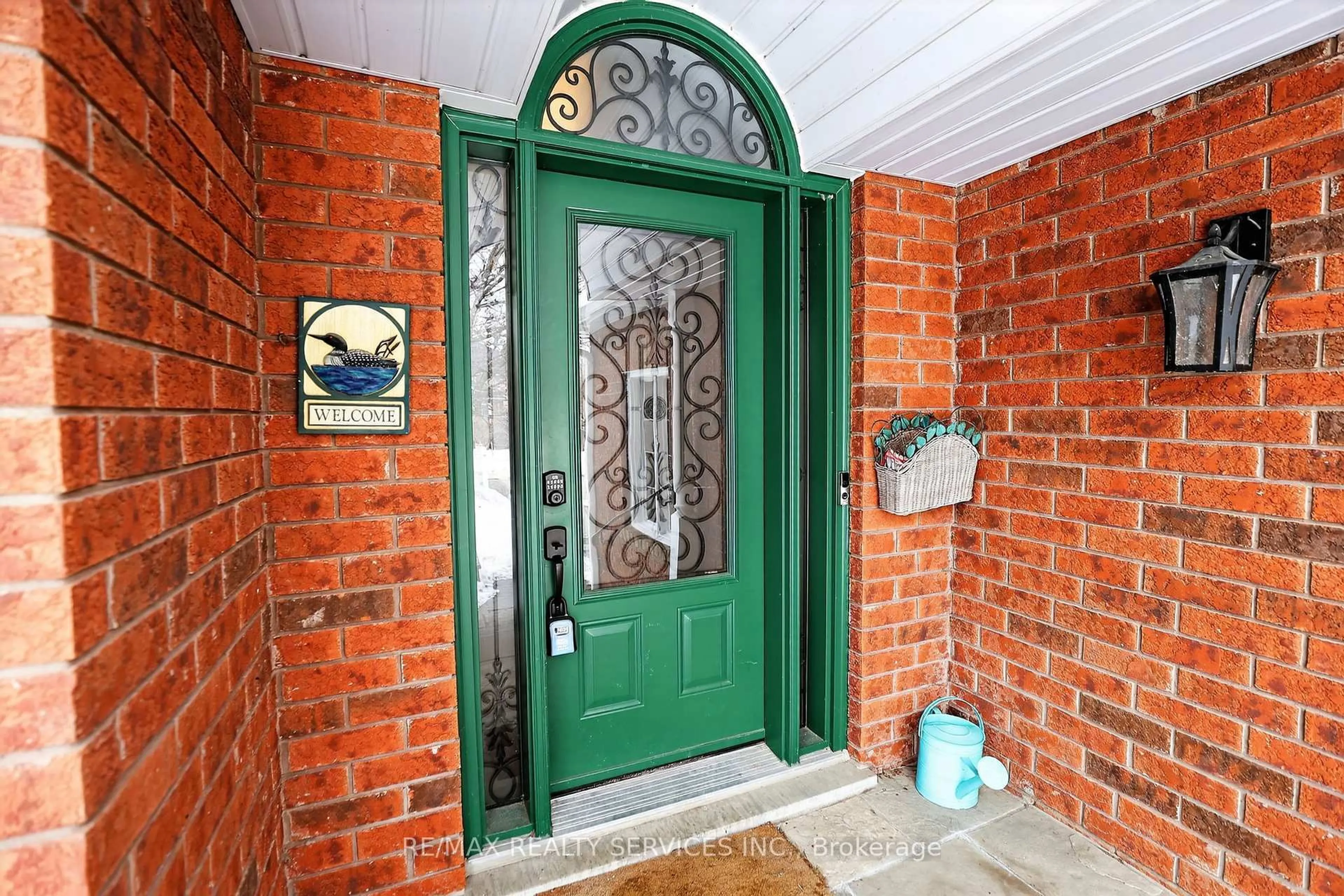 Indoor entryway for 4 Valleybrae Crt, Caledon Ontario L7C 1B8