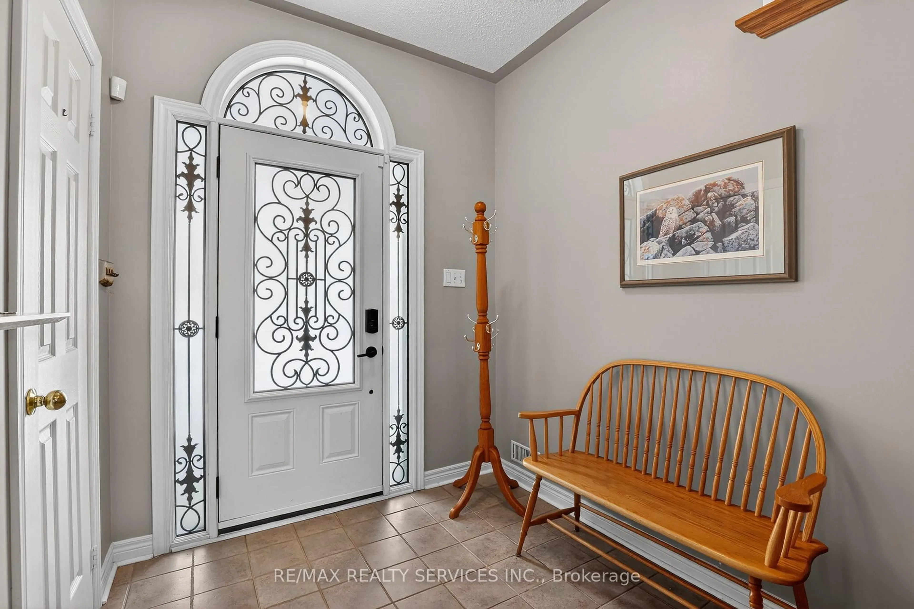 Indoor entryway for 4 Valleybrae Crt, Caledon Ontario L7C 1B8