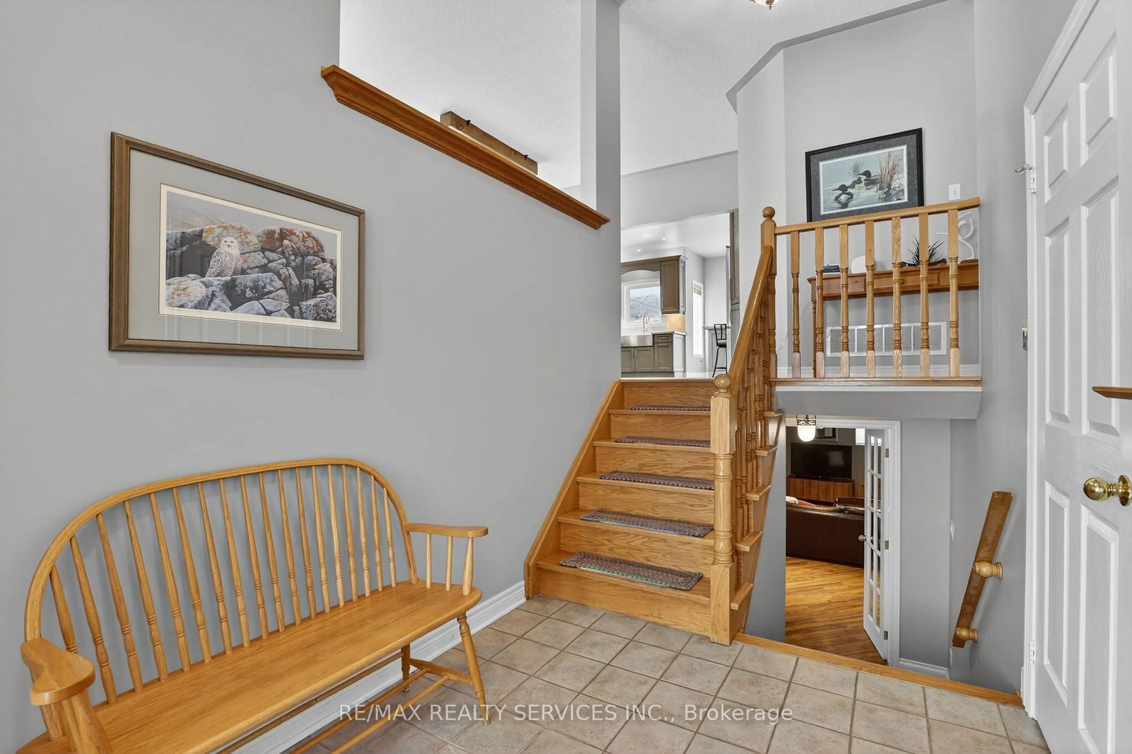 Indoor foyer for 4 Valleybrae Crt, Caledon Ontario L7C 1B8