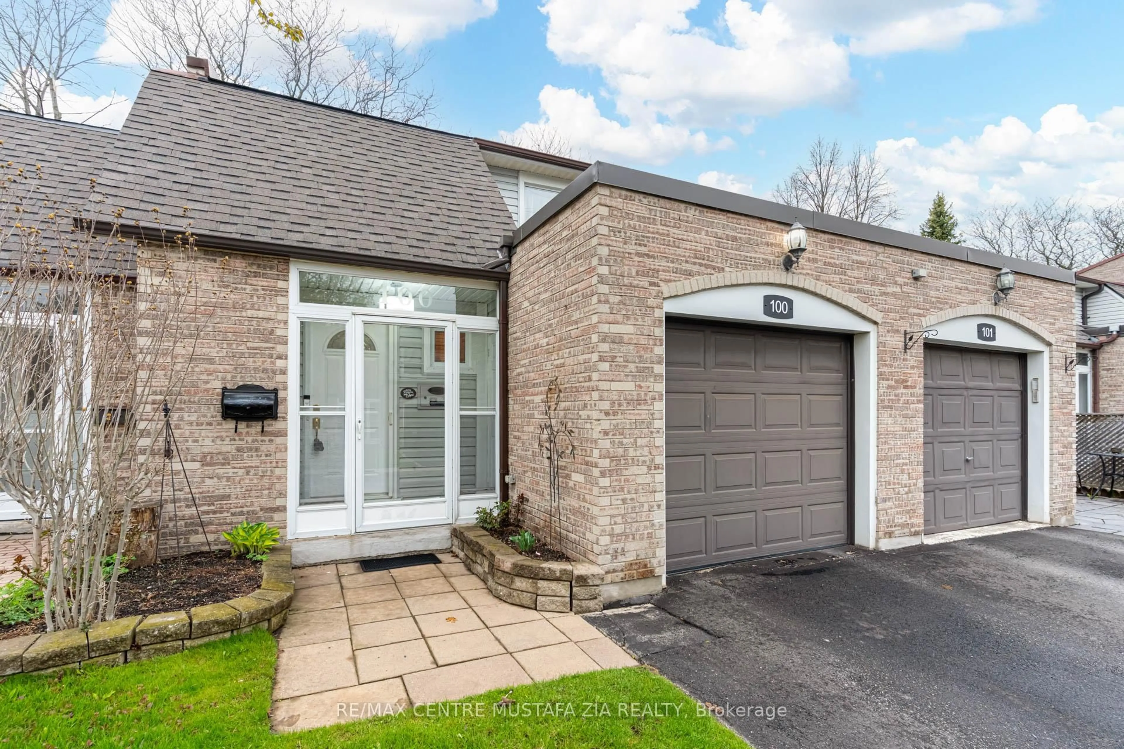 Home with brick exterior material, street for 2440 Bromsgrove Rd #100, Mississauga Ontario L5J 4J7