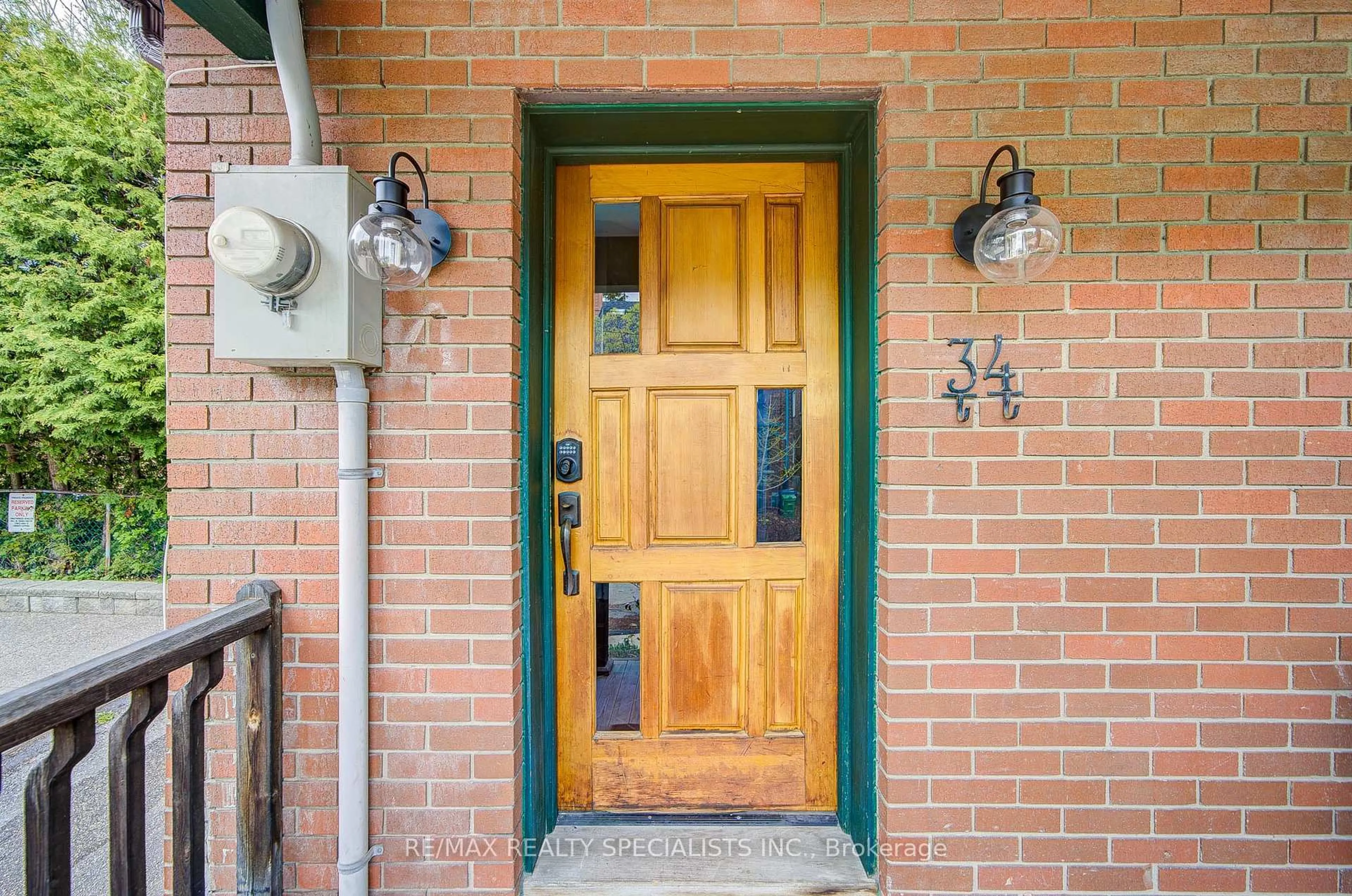 Unknown for 34 Saunders Ave, Toronto Ontario M6R 1B8