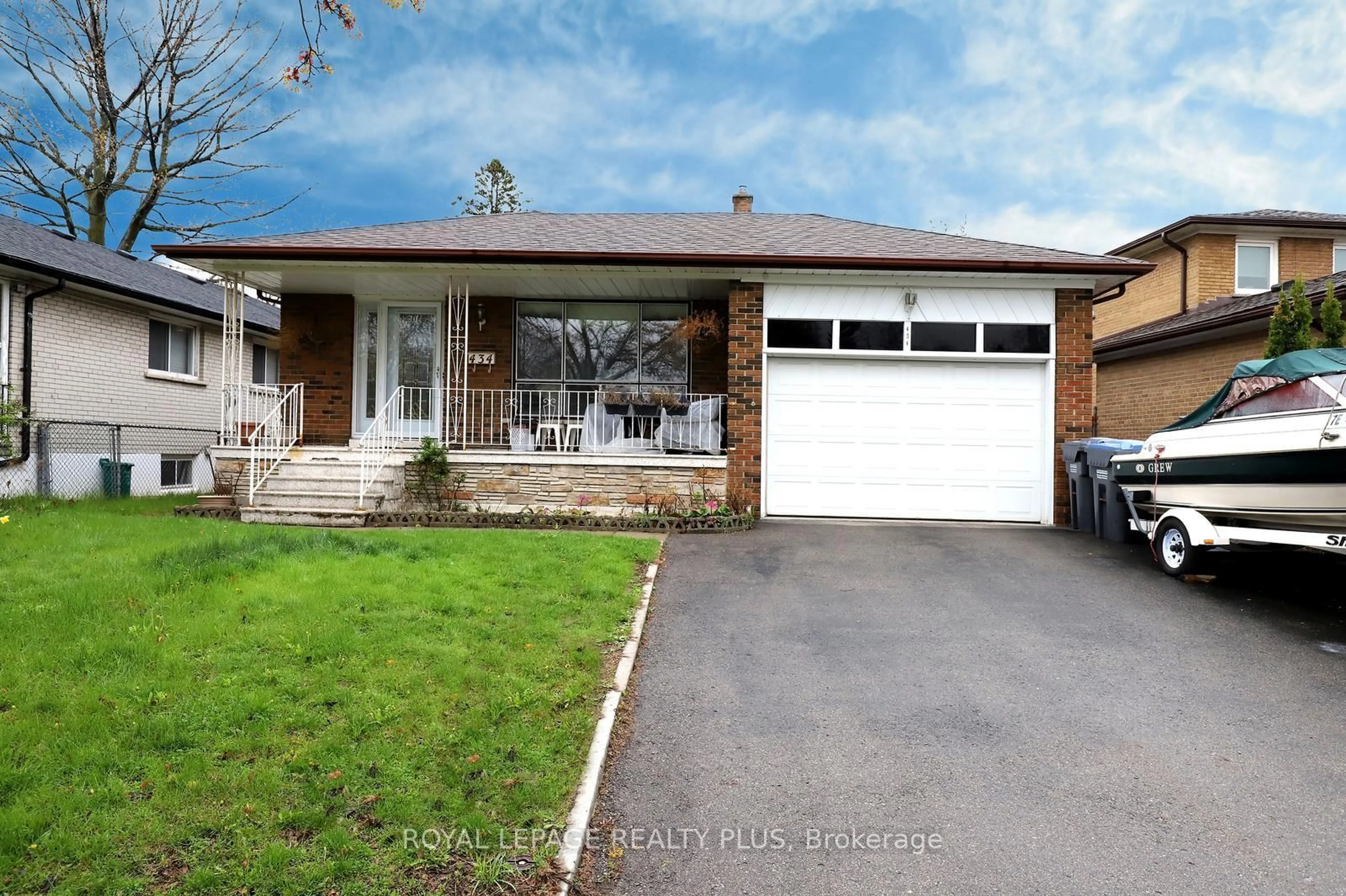 Home with brick exterior material, street for 434 Tedwyn Dr, Mississauga Ontario L5A 1J6