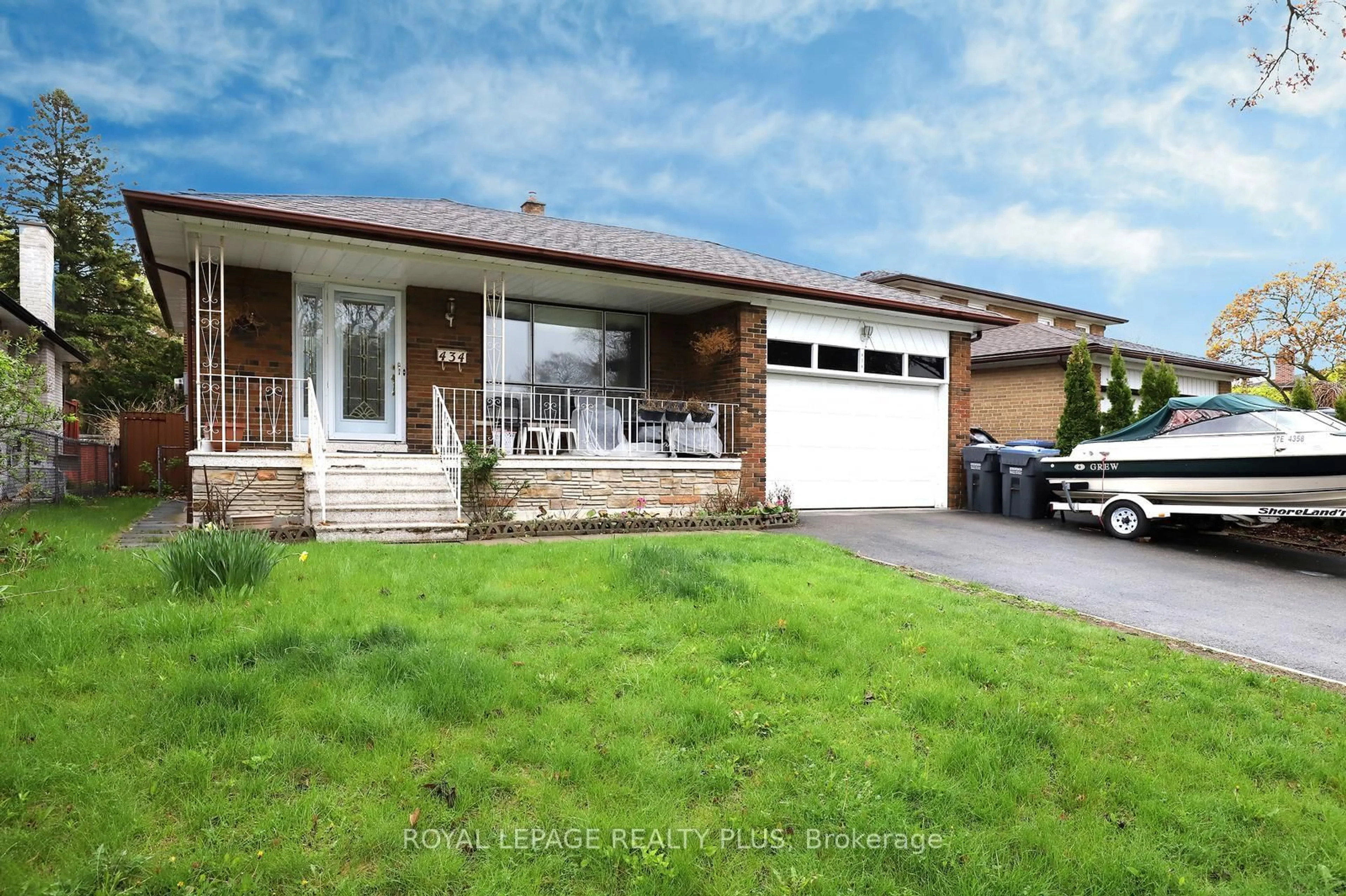Home with brick exterior material, street for 434 Tedwyn Dr, Mississauga Ontario L5A 1J6