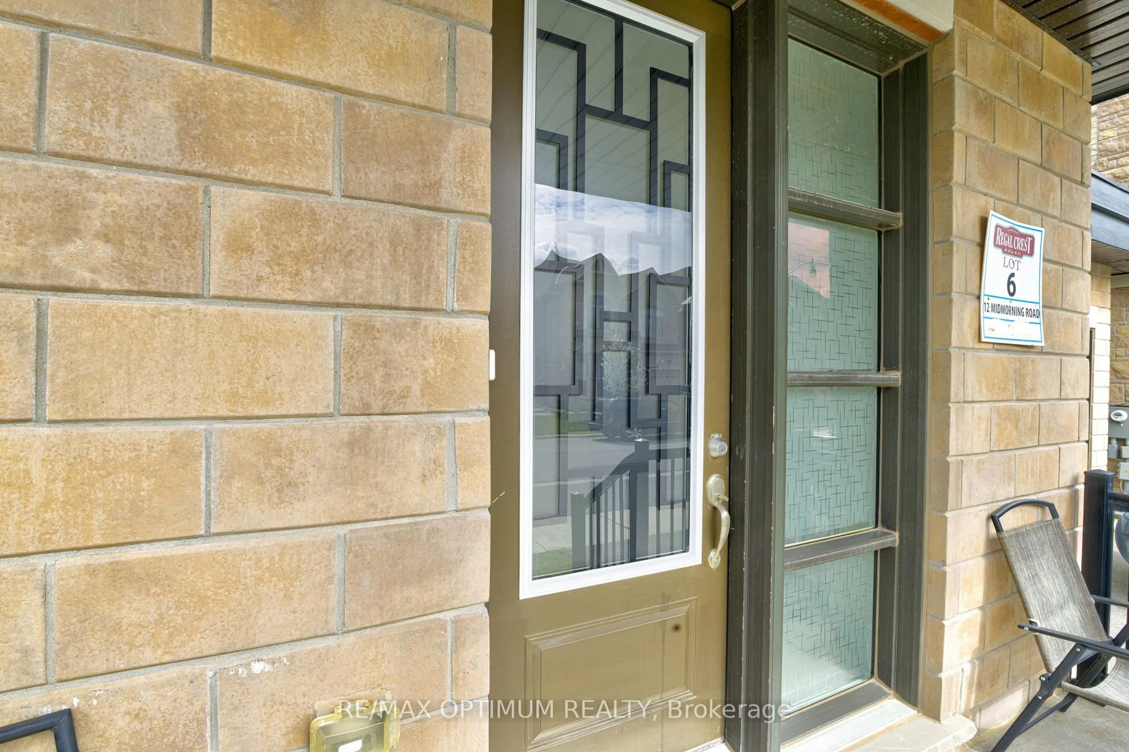 Indoor entryway for 12 Midmorning Rd, Brampton Ontario L6X 5P7