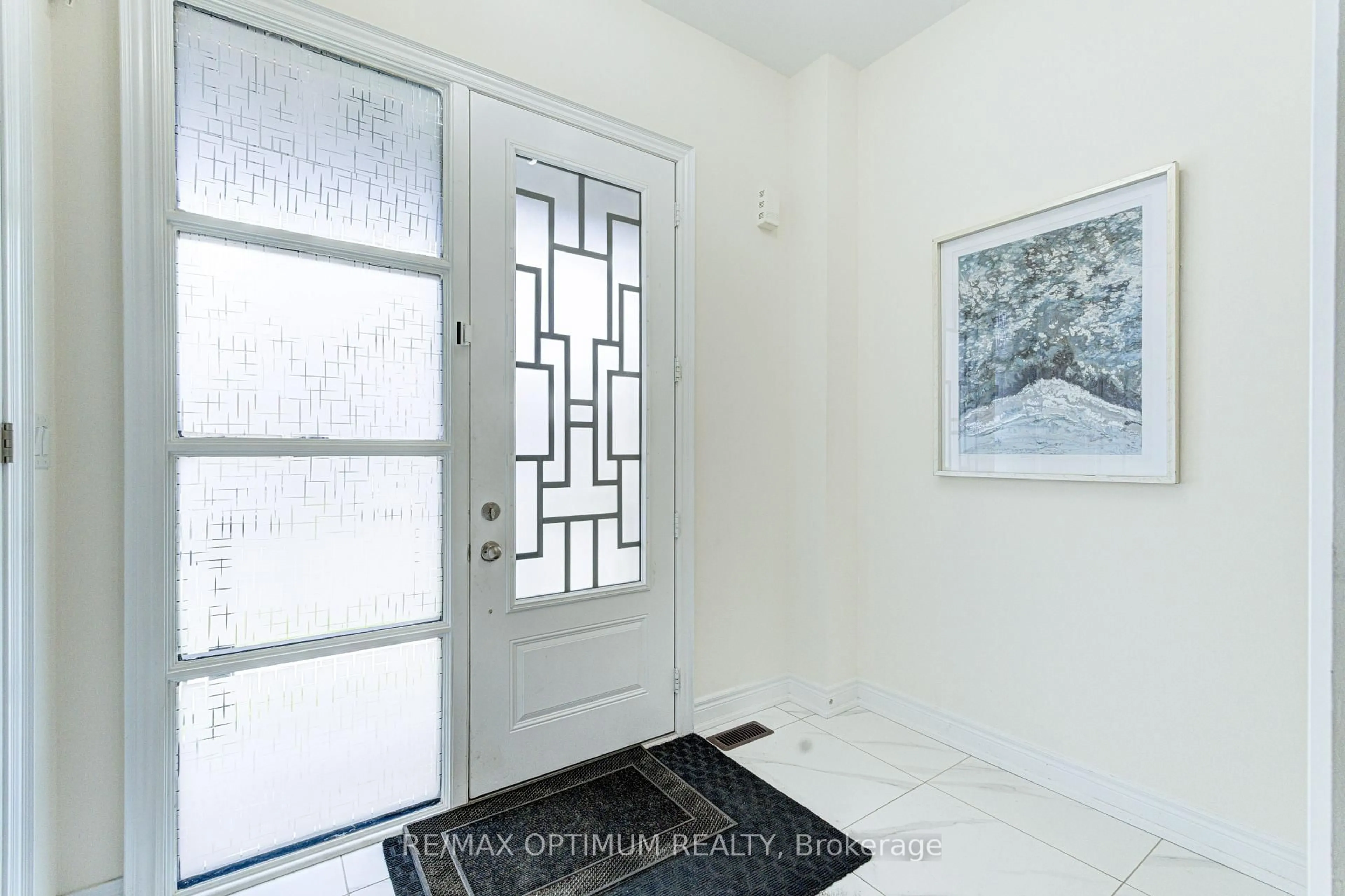Indoor entryway for 12 Midmorning Rd, Brampton Ontario L6X 5P7
