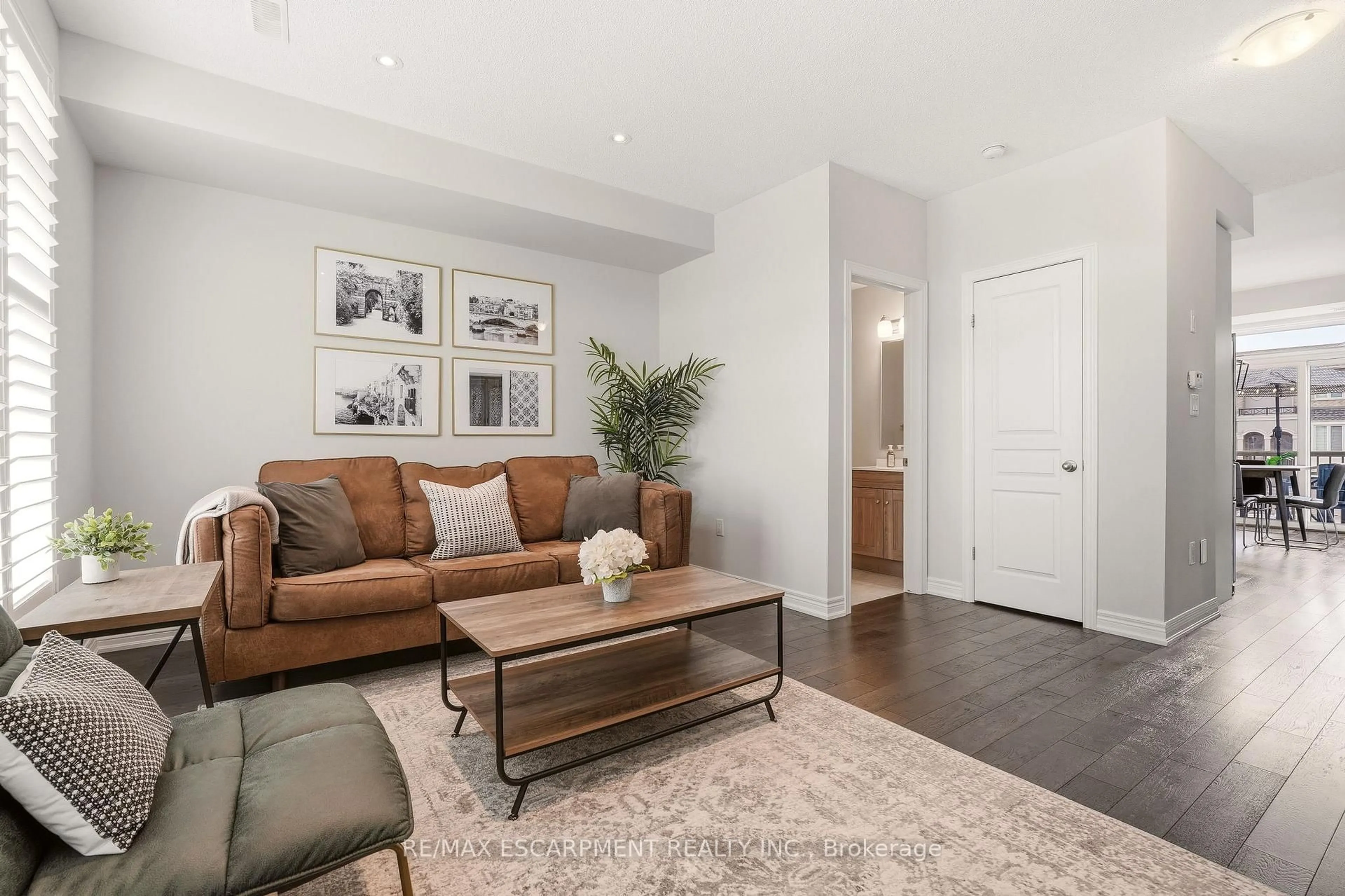 Living room with furniture, unknown for 4171 Palermo Common #39, Burlington Ontario L7L 0G7