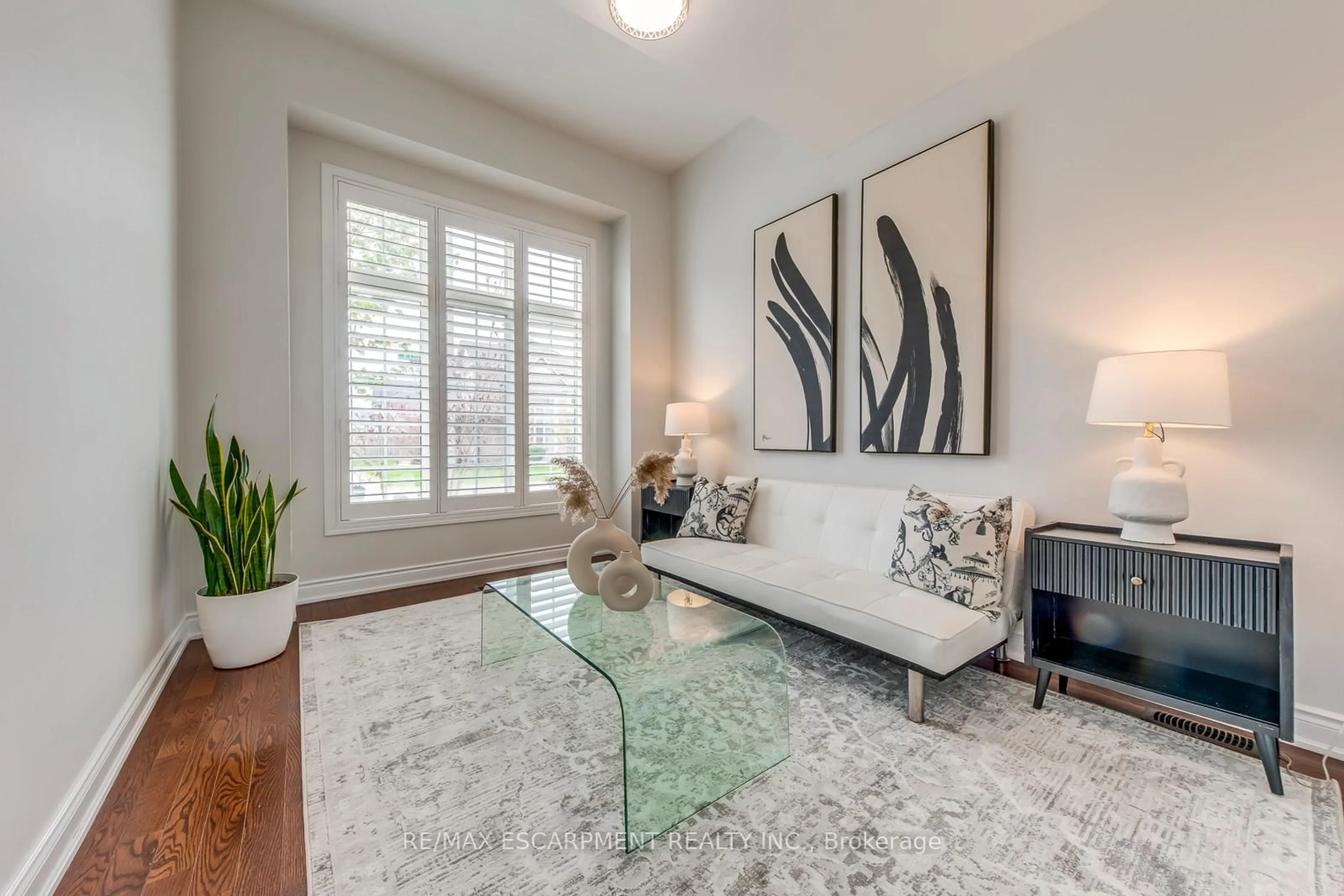 Living room with furniture, unknown for 4208 Fuller Cres, Burlington Ontario L7M 0M5
