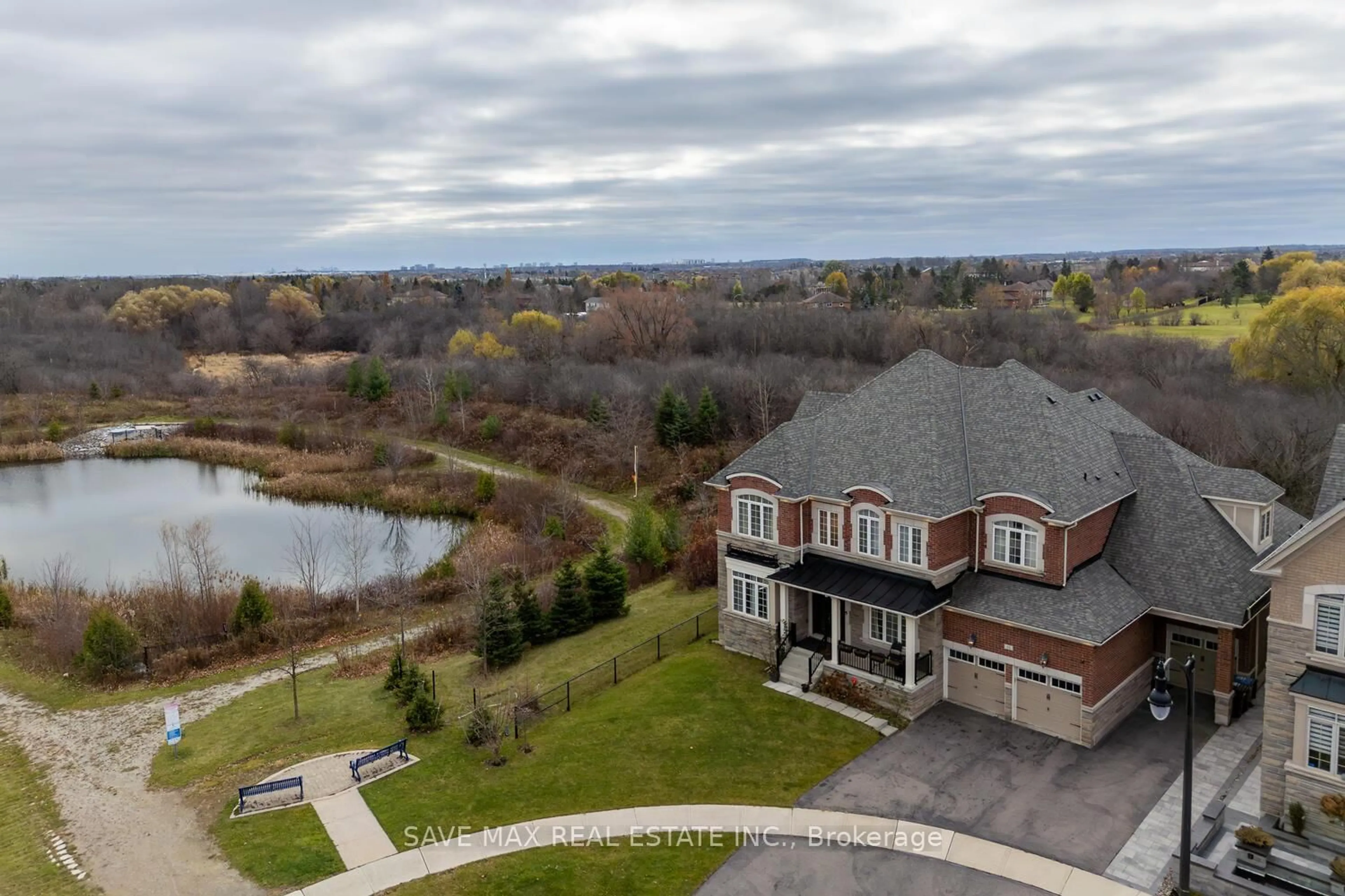 A pic from outside/outdoor area/front of a property/back of a property/a pic from drone, water/lake/river/ocean view for 16 Layton St, Brampton Ontario L6P 4H4