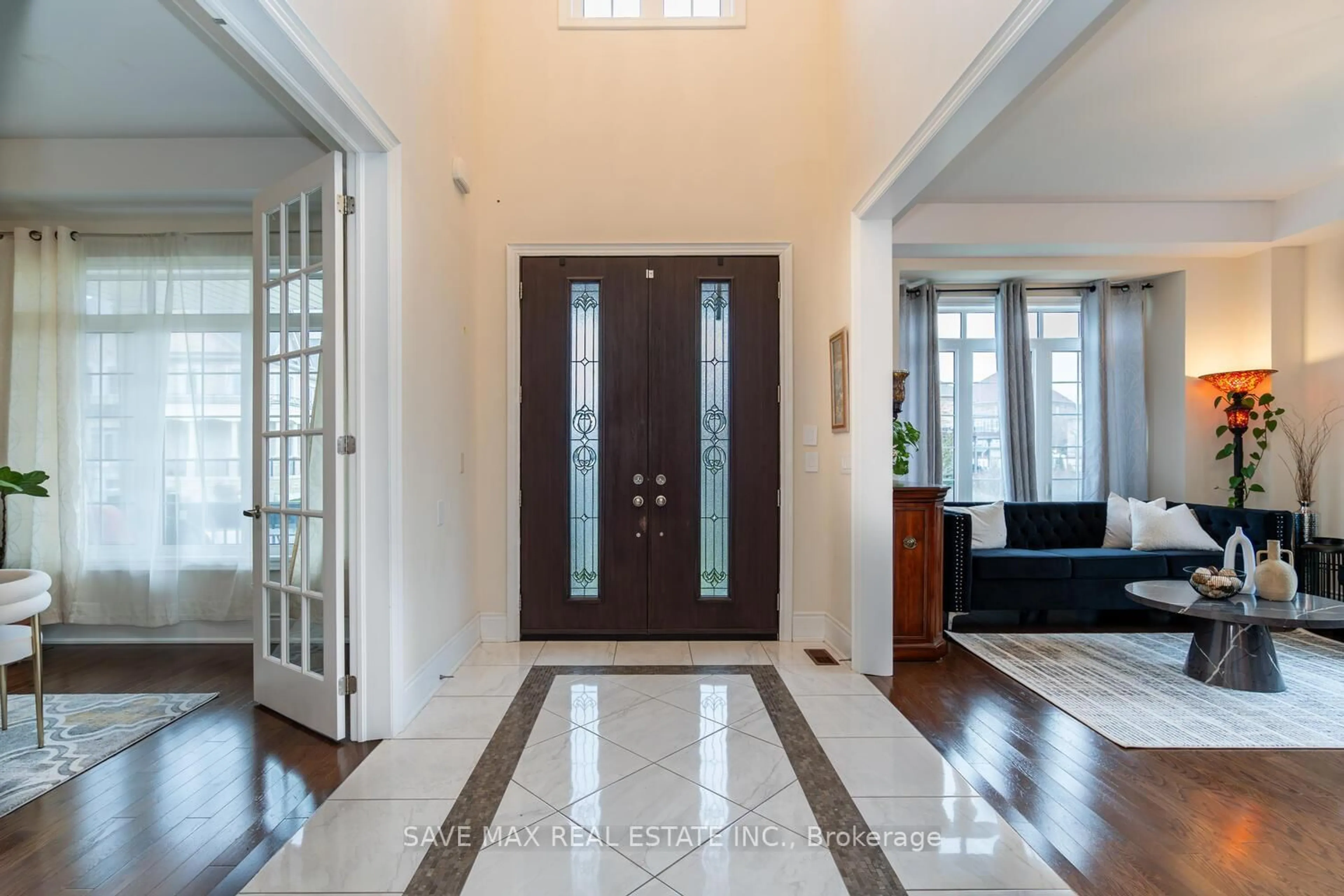 Indoor entryway for 16 Layton St, Brampton Ontario L6P 4H4