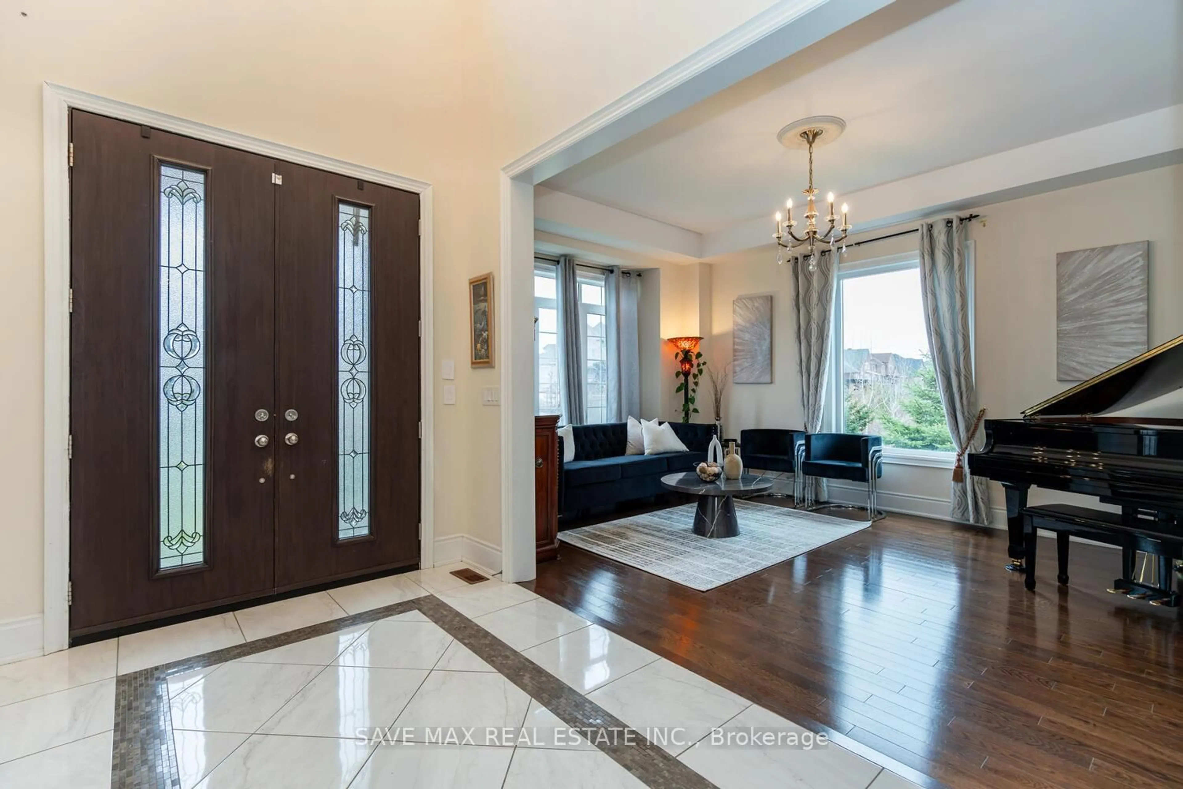 Indoor entryway for 16 Layton St, Brampton Ontario L6P 4H4