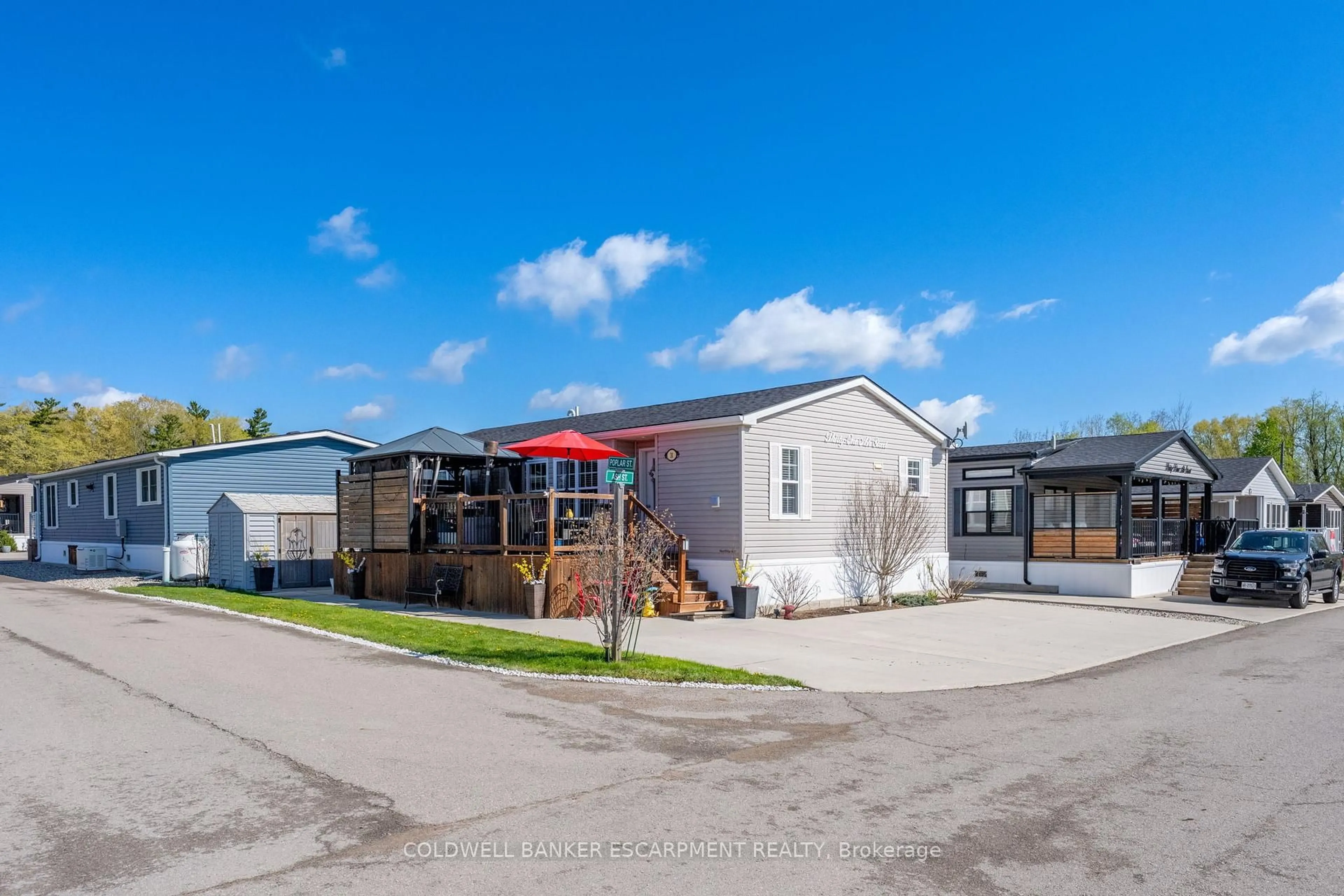 A pic from outside/outdoor area/front of a property/back of a property/a pic from drone, street for 4449 Milburough Line #31 Ash, Burlington Ontario L7P 0C5