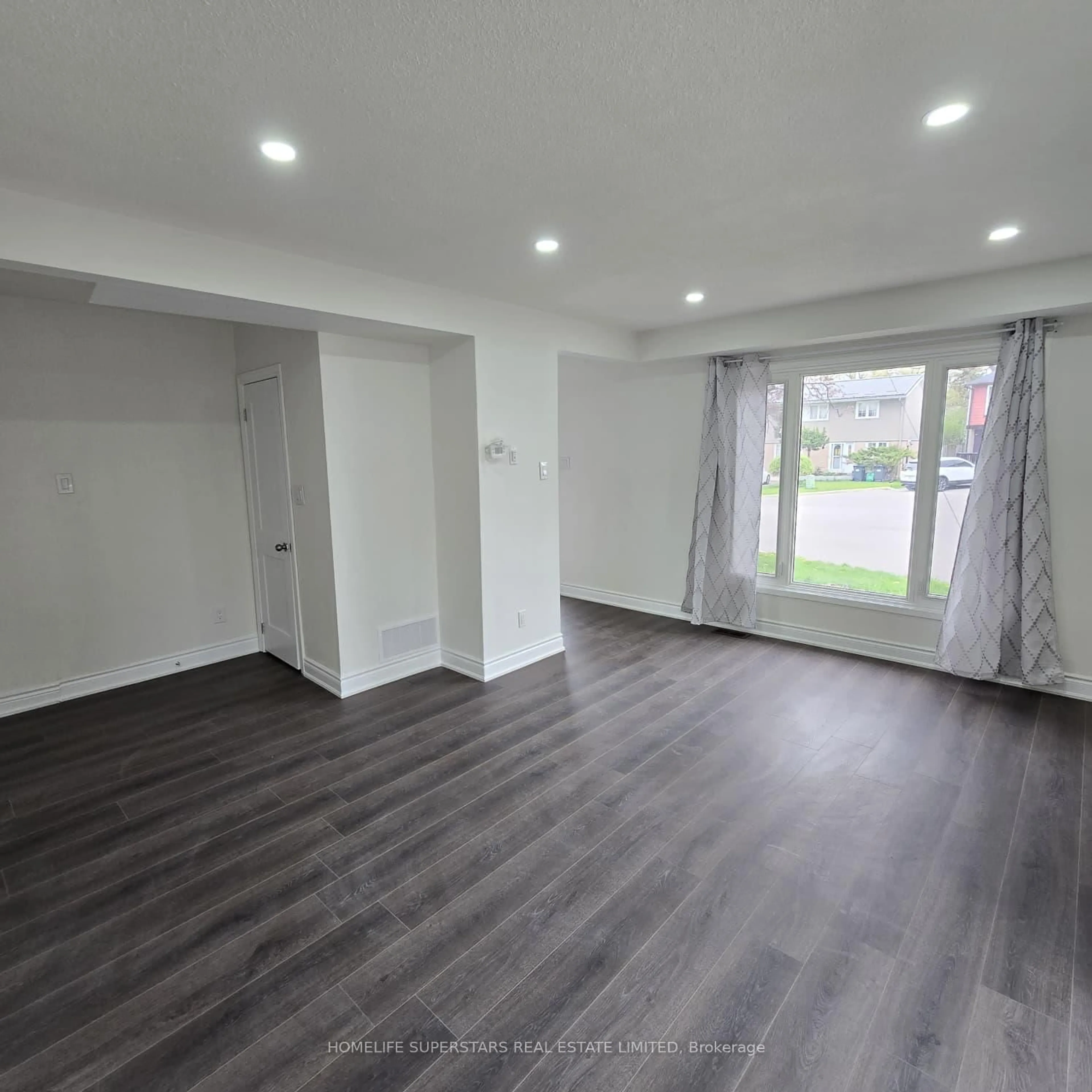 A pic of a room for 6 Grove Park Sq, Brampton Ontario L6S 2K3