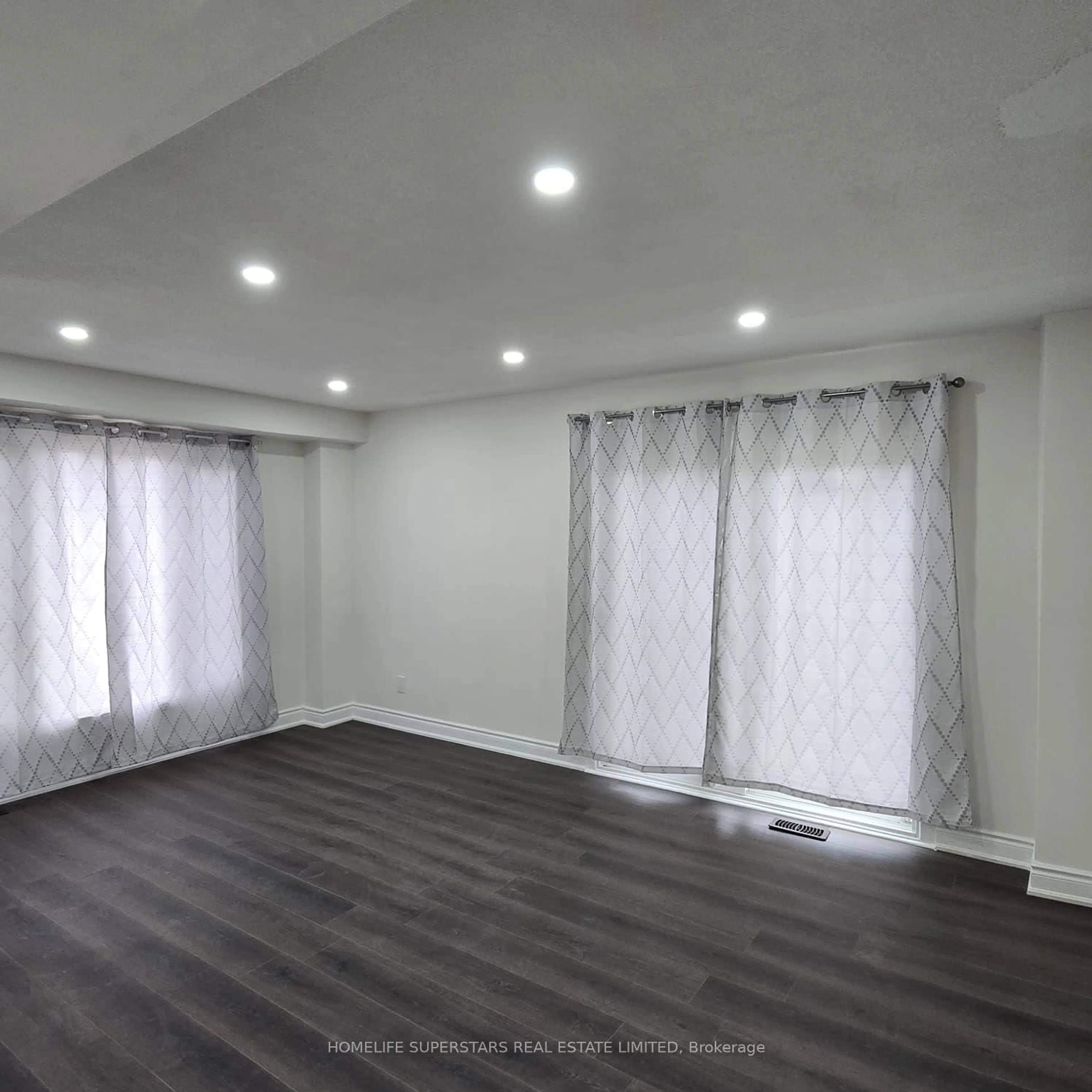 A pic of a room for 6 Grove Park Sq, Brampton Ontario L6S 2K3