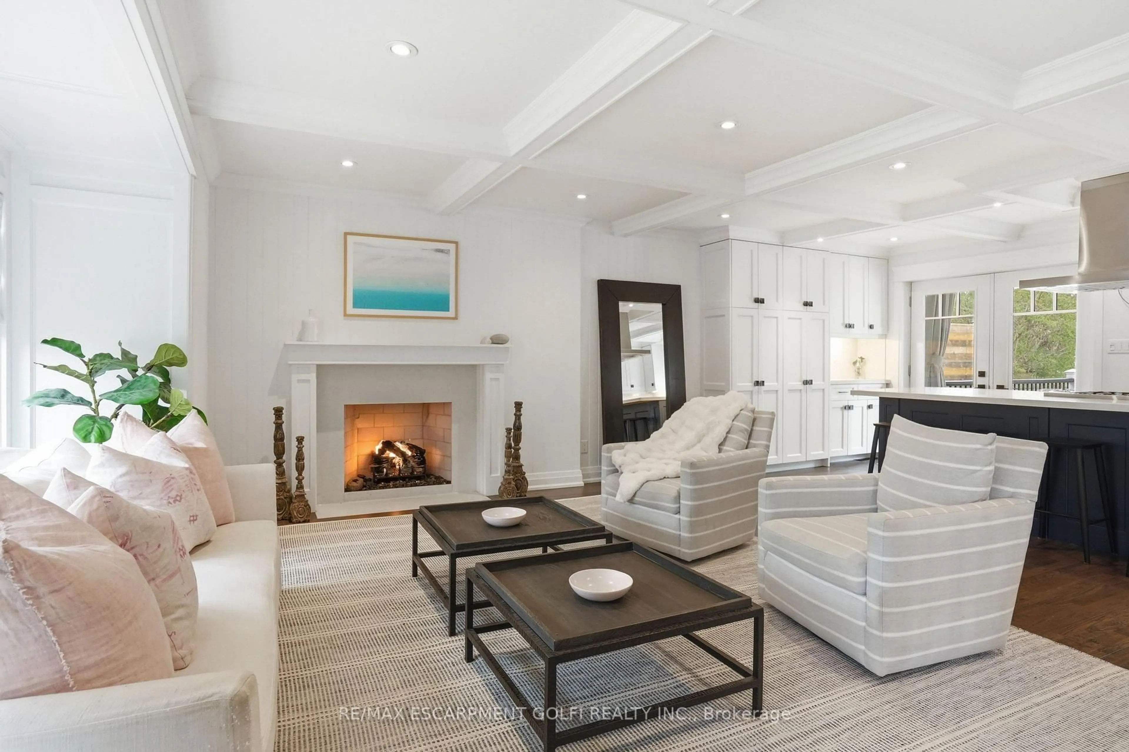 Living room with furniture, unknown for 735 George St, Burlington Ontario L7R 2V8