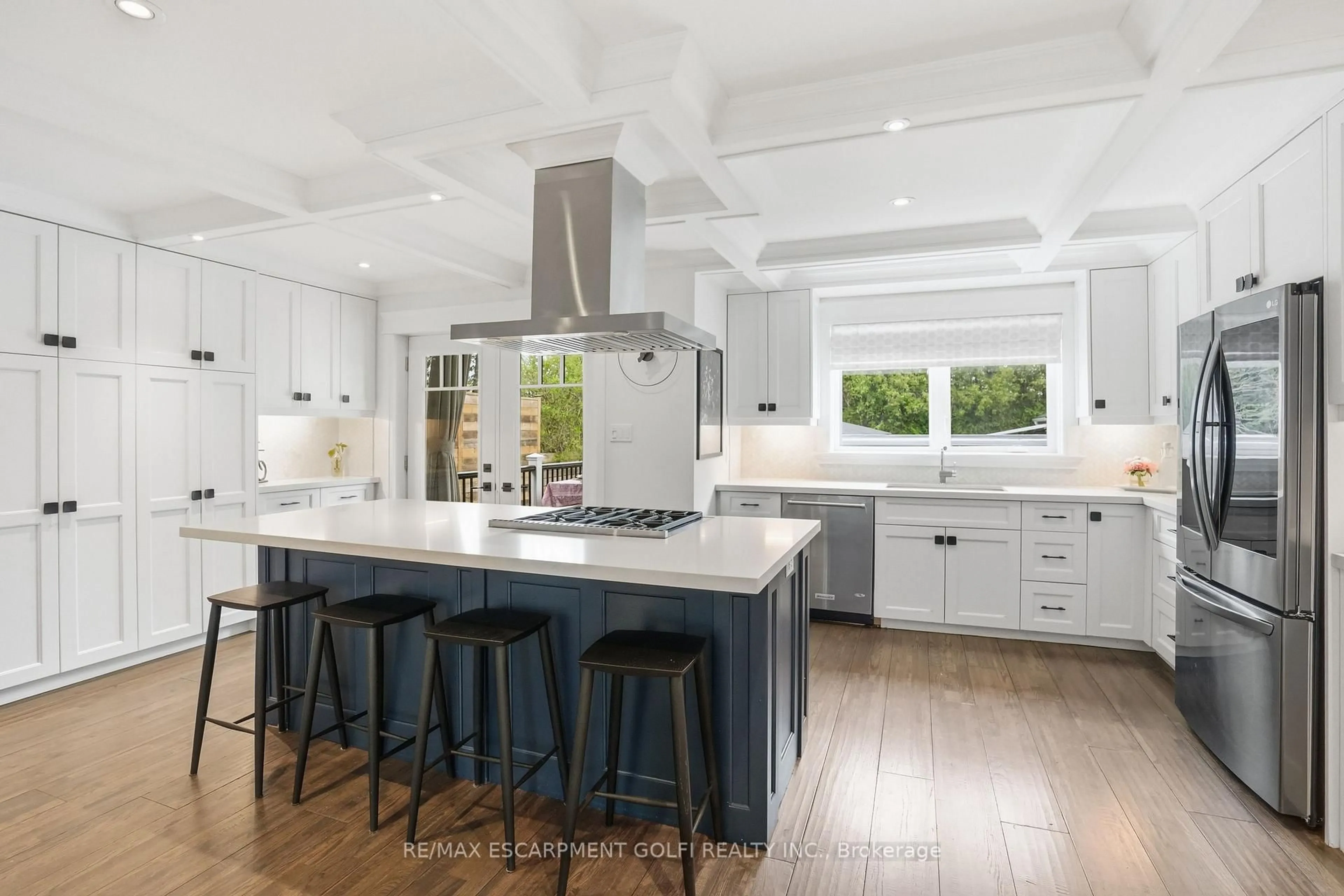 Open concept kitchen, unknown for 735 George St, Burlington Ontario L7R 2V8