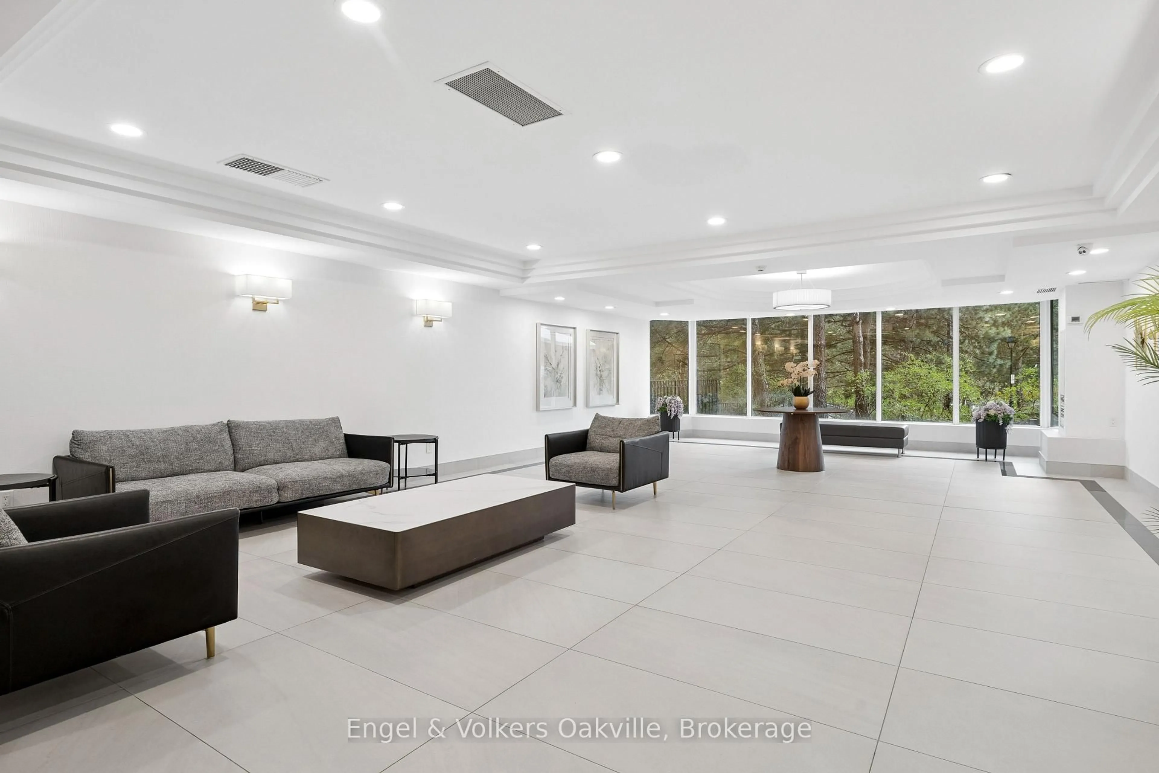 Lobby for 22 Hanover Rd #201, Brampton Ontario L6S 5K7