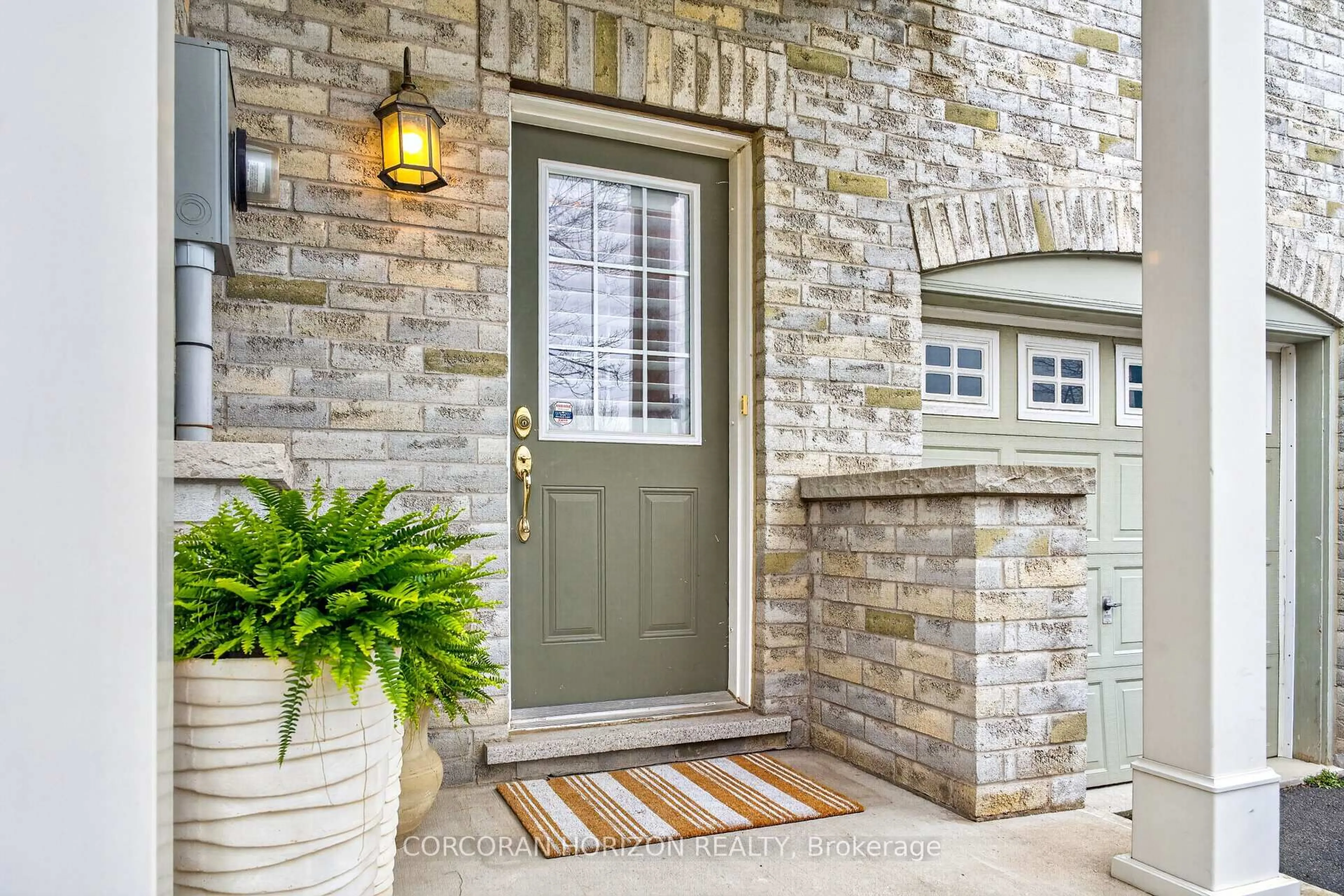 Indoor entryway for 2006 Trawden Way #24, Oakville Ontario L6M 0M1