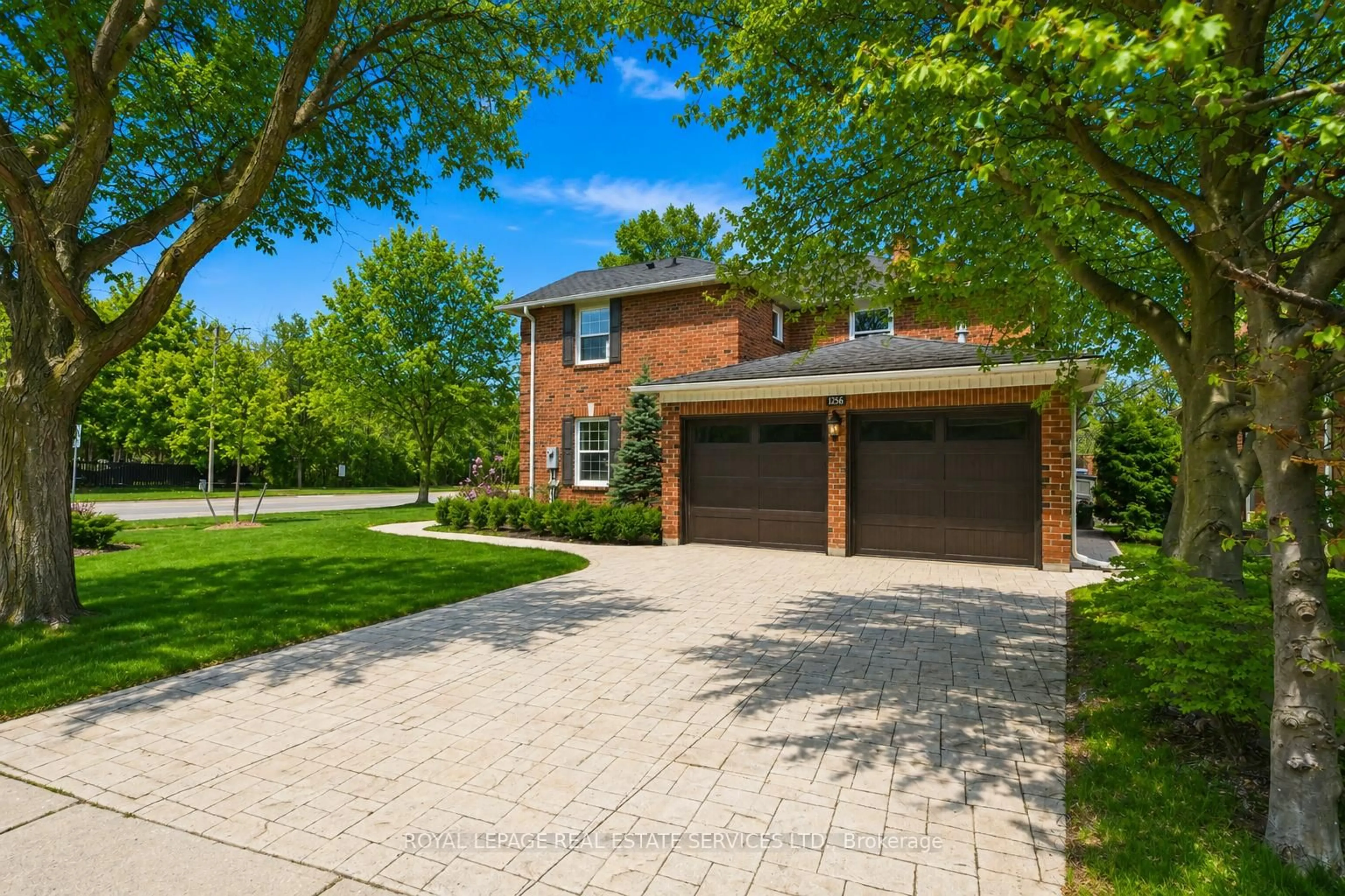 Home with brick exterior material, street for 1256 Fieldcrest Lane, Oakville Ontario L6M 2L8