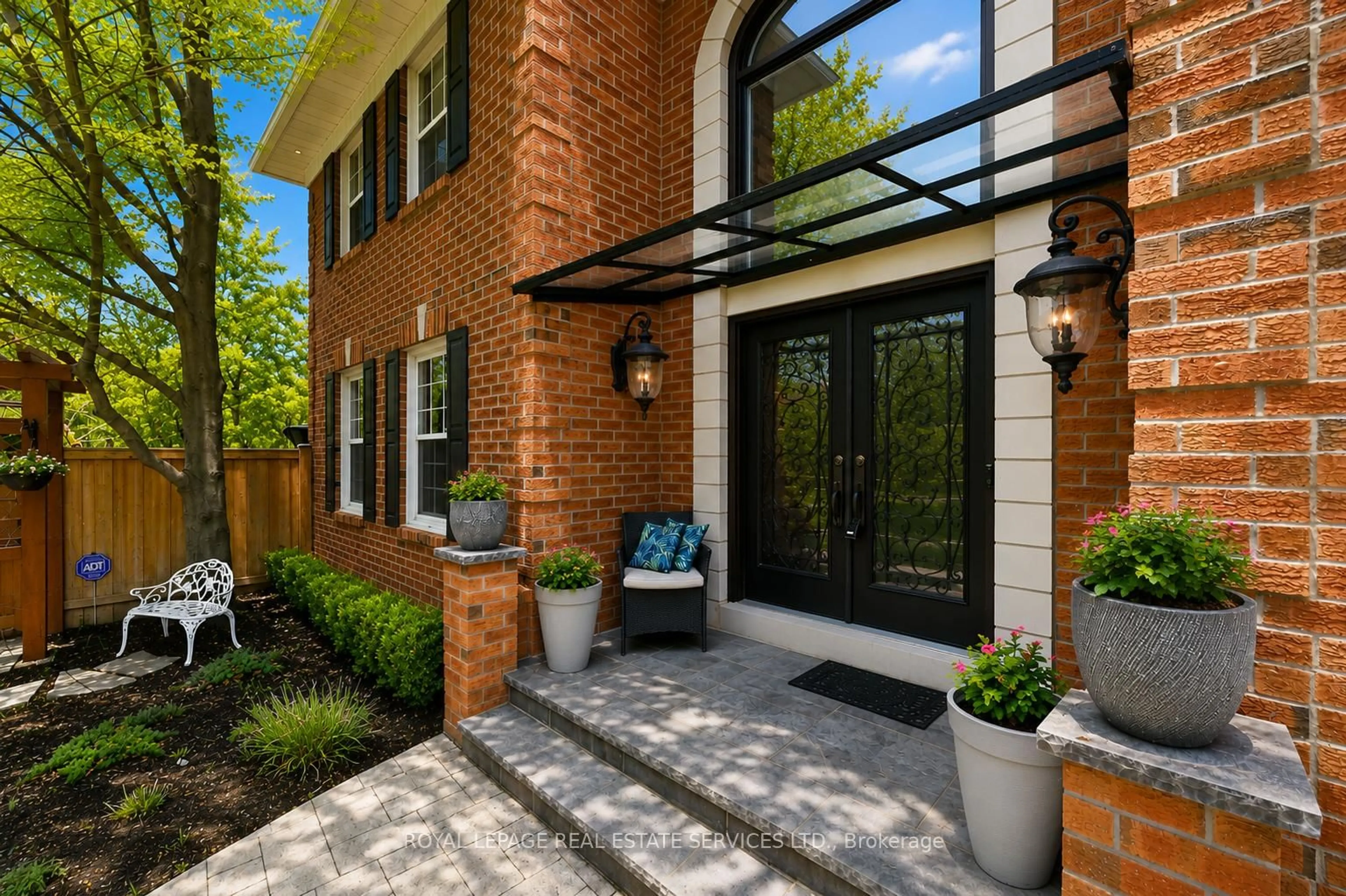 Home with brick exterior material, street for 1256 Fieldcrest Lane, Oakville Ontario L6M 2L8