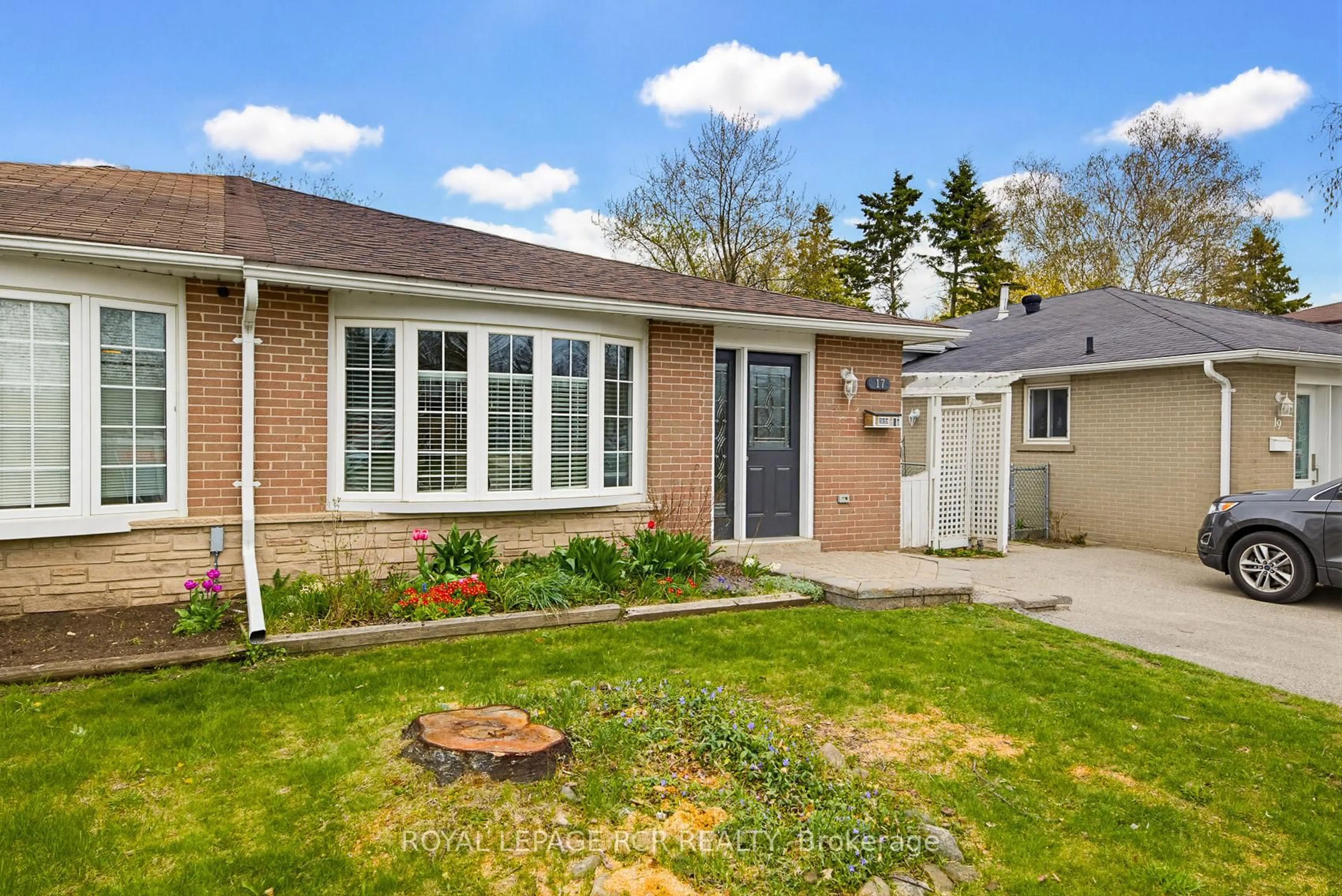 Home with brick exterior material, street for 17 Edelwild Dr, Orangeville Ontario L9W 2Y4
