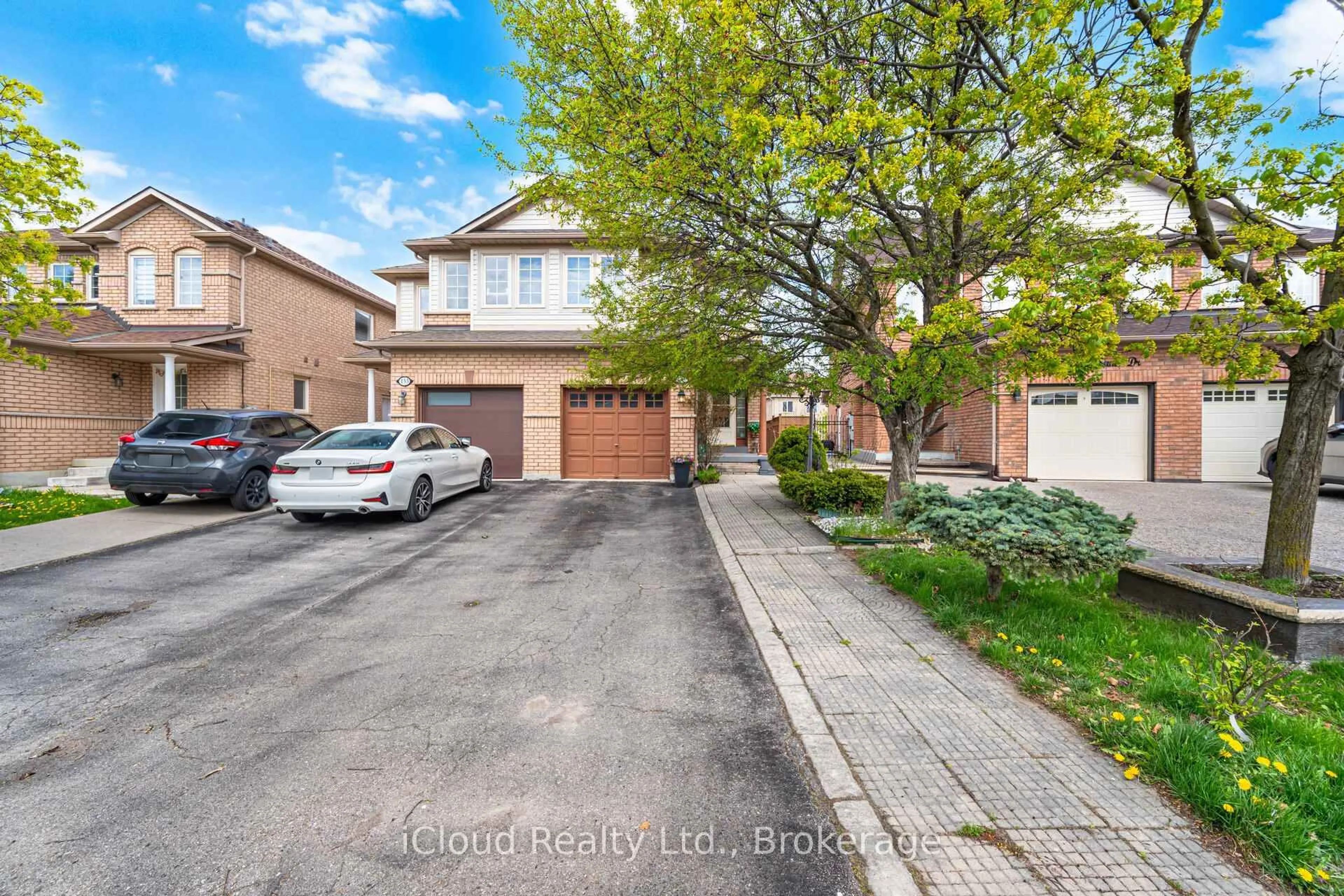 A pic from outside/outdoor area/front of a property/back of a property/a pic from drone, street for 151 Desert Sand Dr, Brampton Ontario L6R 1P9