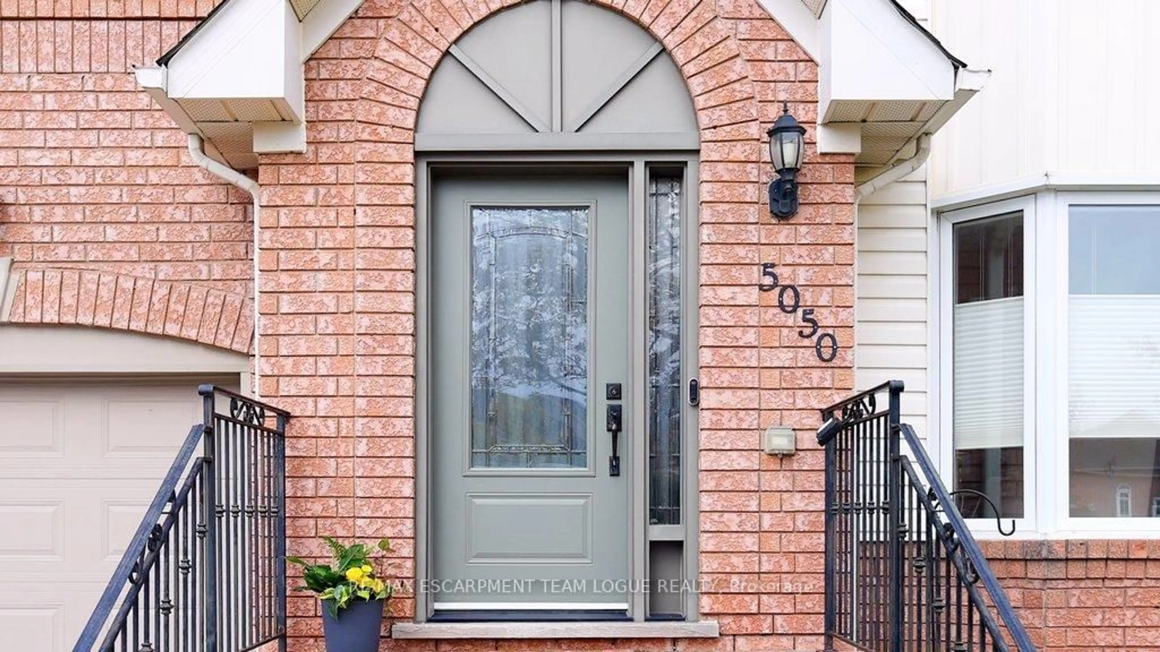 Home with brick exterior material, street for 5050 Dryden Ave, Burlington Ontario L7L 6G8