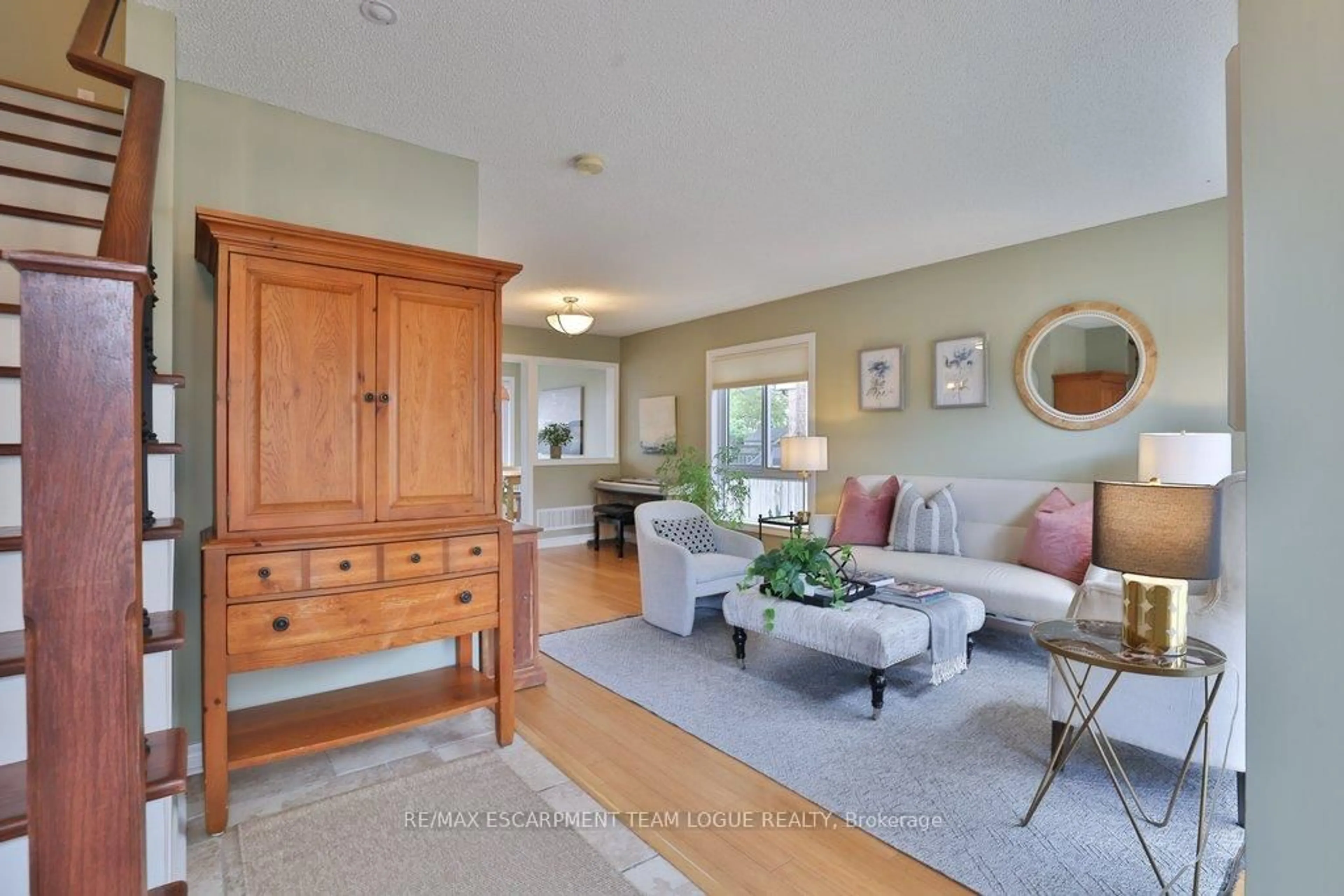 Living room with furniture, unknown for 5050 Dryden Ave, Burlington Ontario L7L 6G8