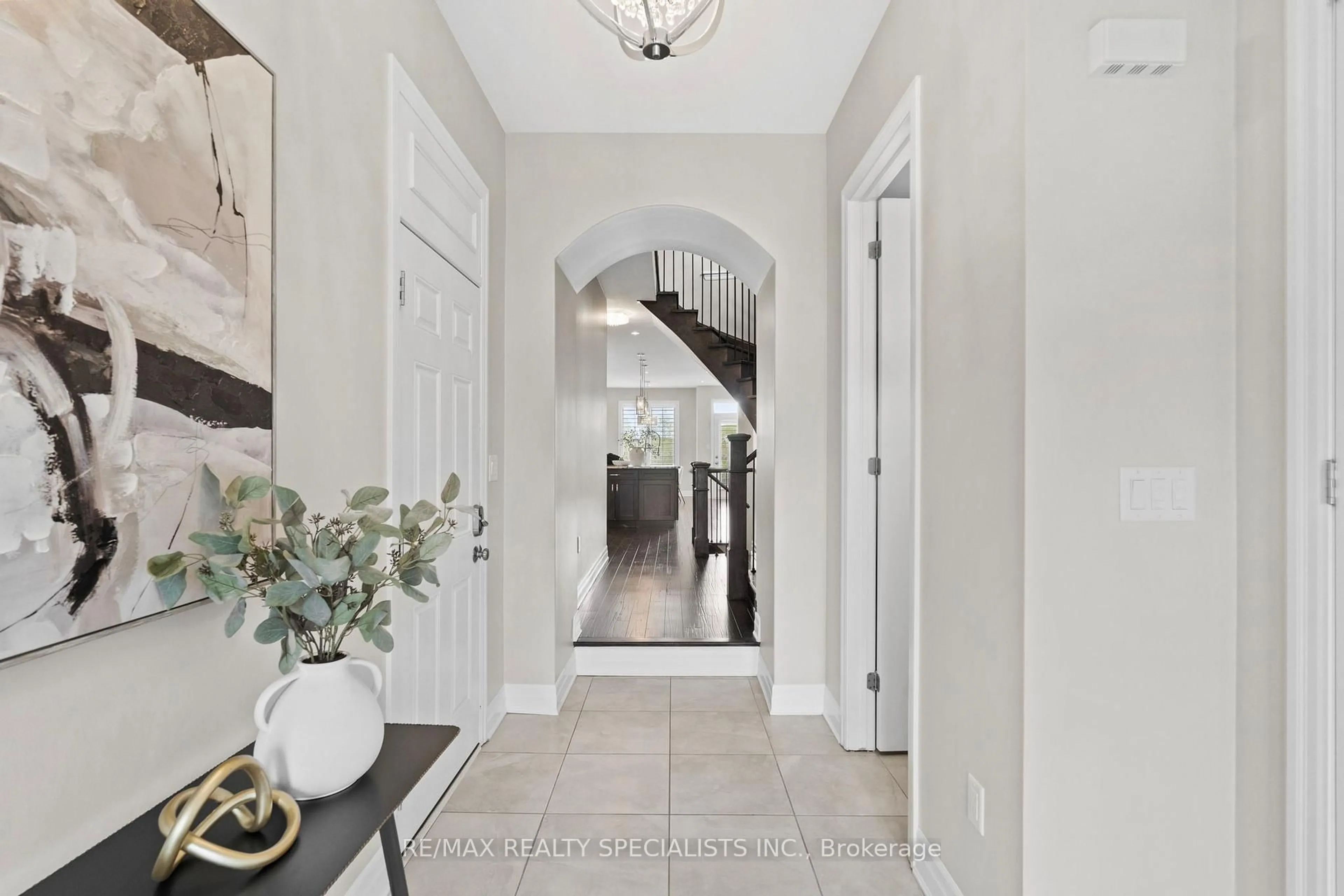 Indoor entryway for 1406 Orr Terr, Milton Ontario L9T 7K6