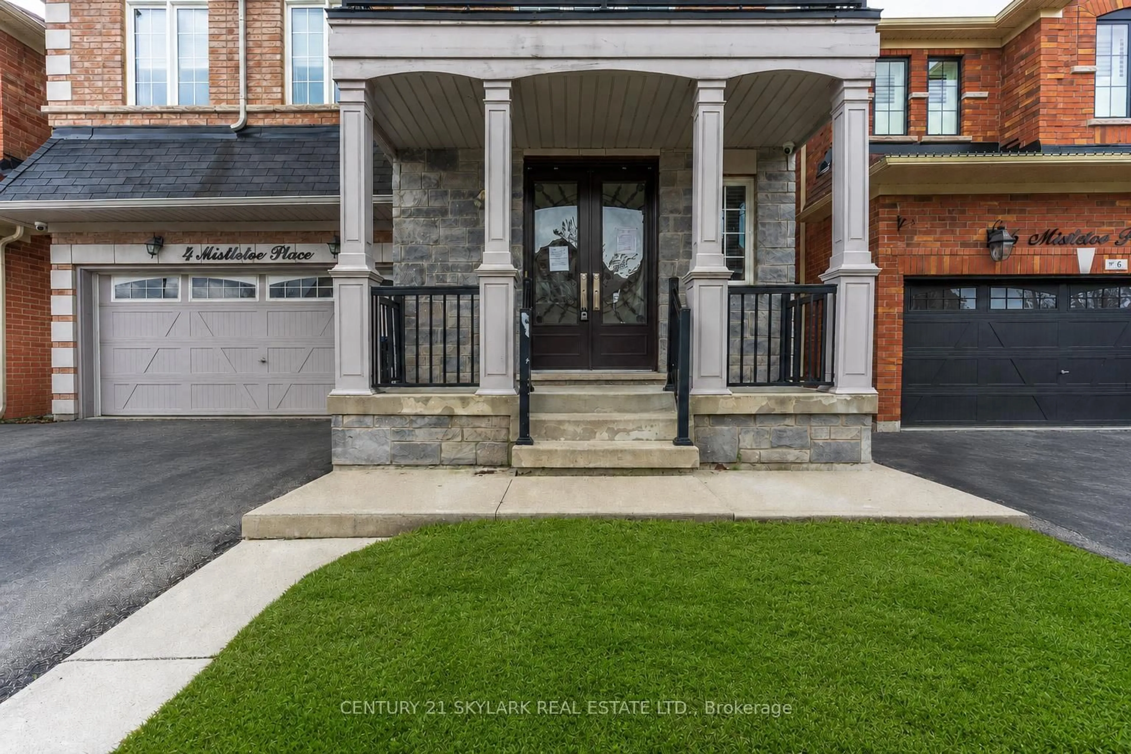 Home with brick exterior material, street for 4 Mistletoe Pl, Brampton Ontario L6Y 5V1